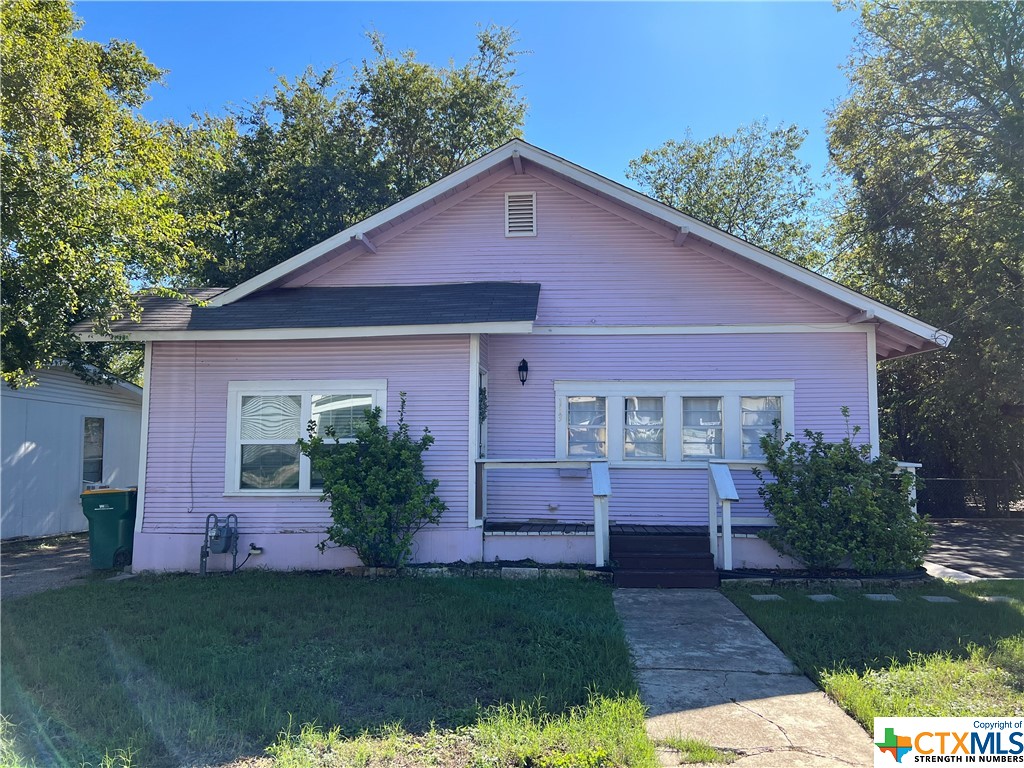 Photo 1 of 22 — 113 E 9th Avenue, Belton, TX 76513