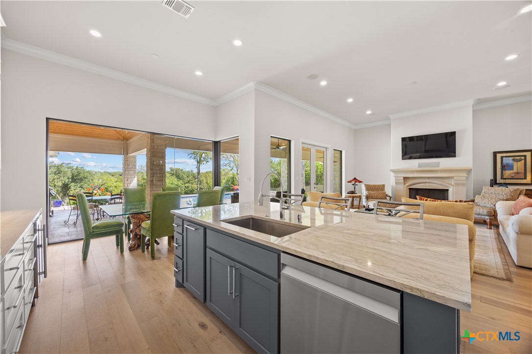 1410 E Creekview Drive