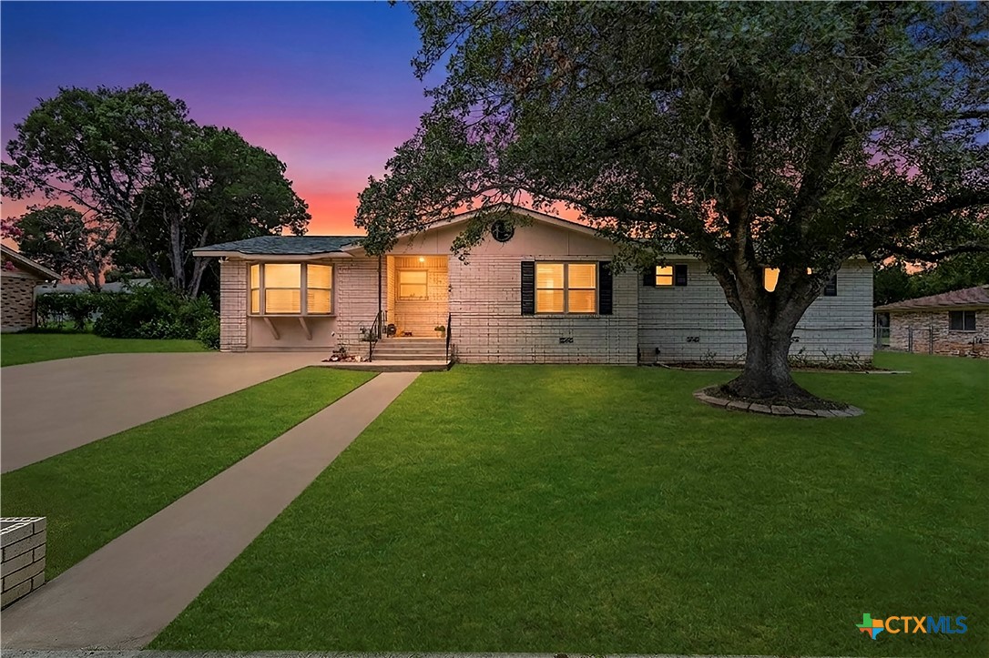 Photo 1 of 38 — 21 Ohio Avenue, New Braunfels, TX 78130