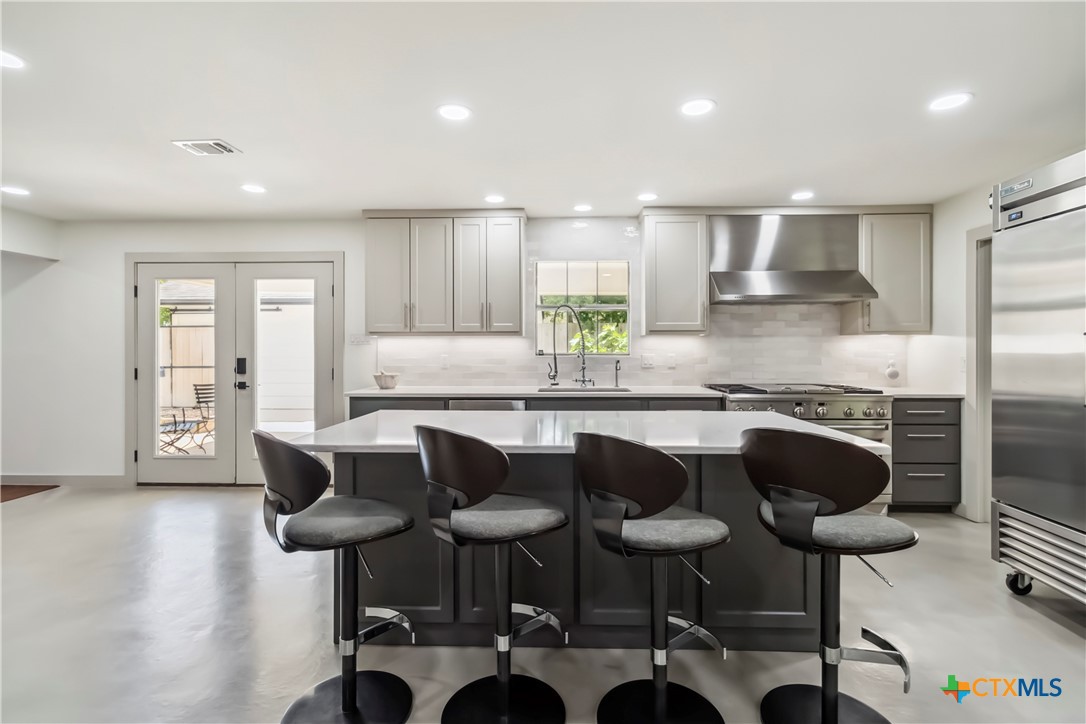 425 W Edgewater Terrace