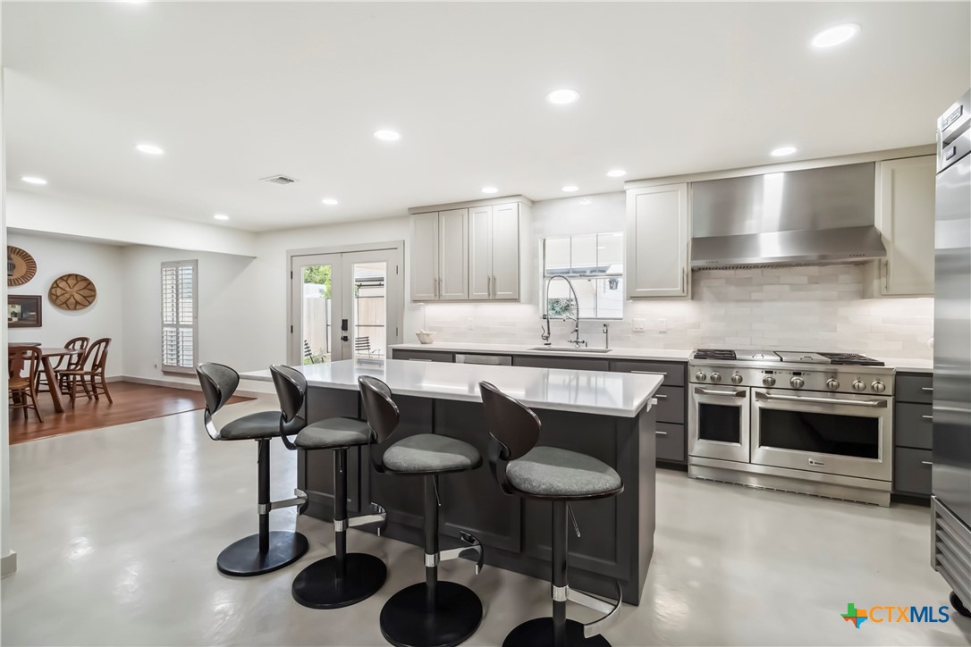 425 W Edgewater Terrace