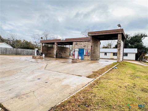 400 E Morris Street Yoakum TX 77995