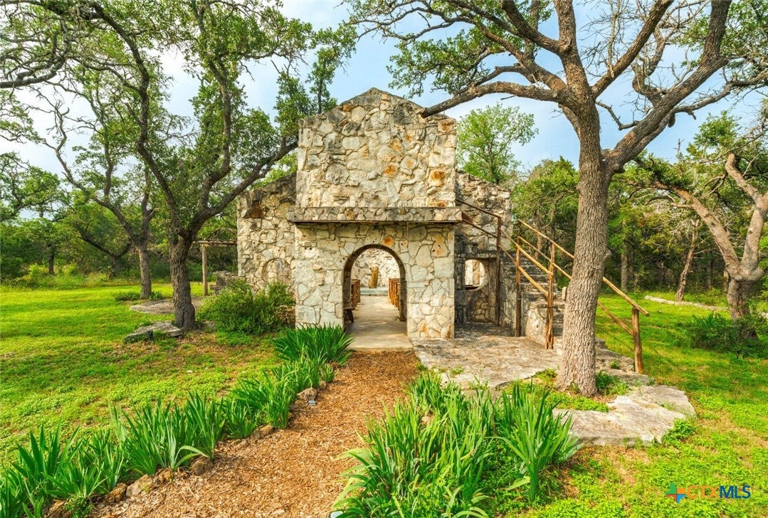1218 Oakwood Loop