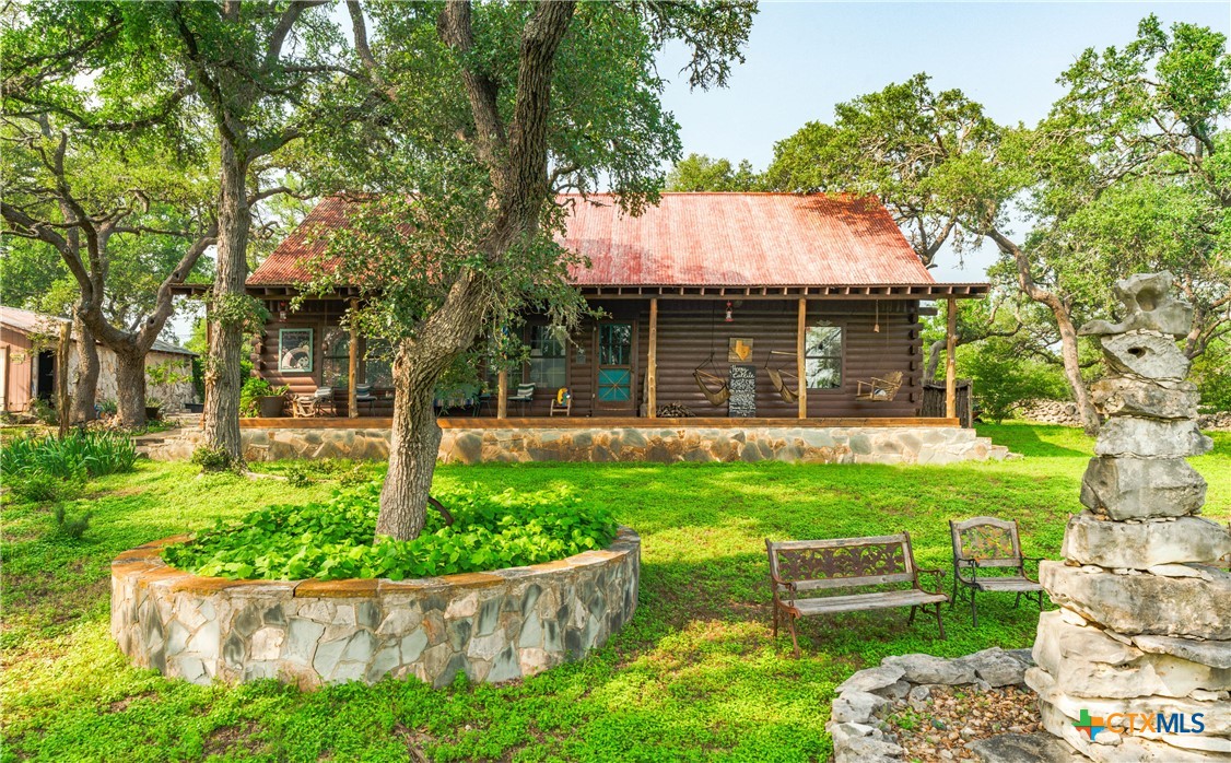1218 Oakwood Loop