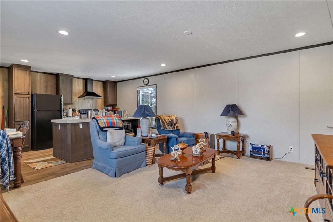 441 Private Road 1065