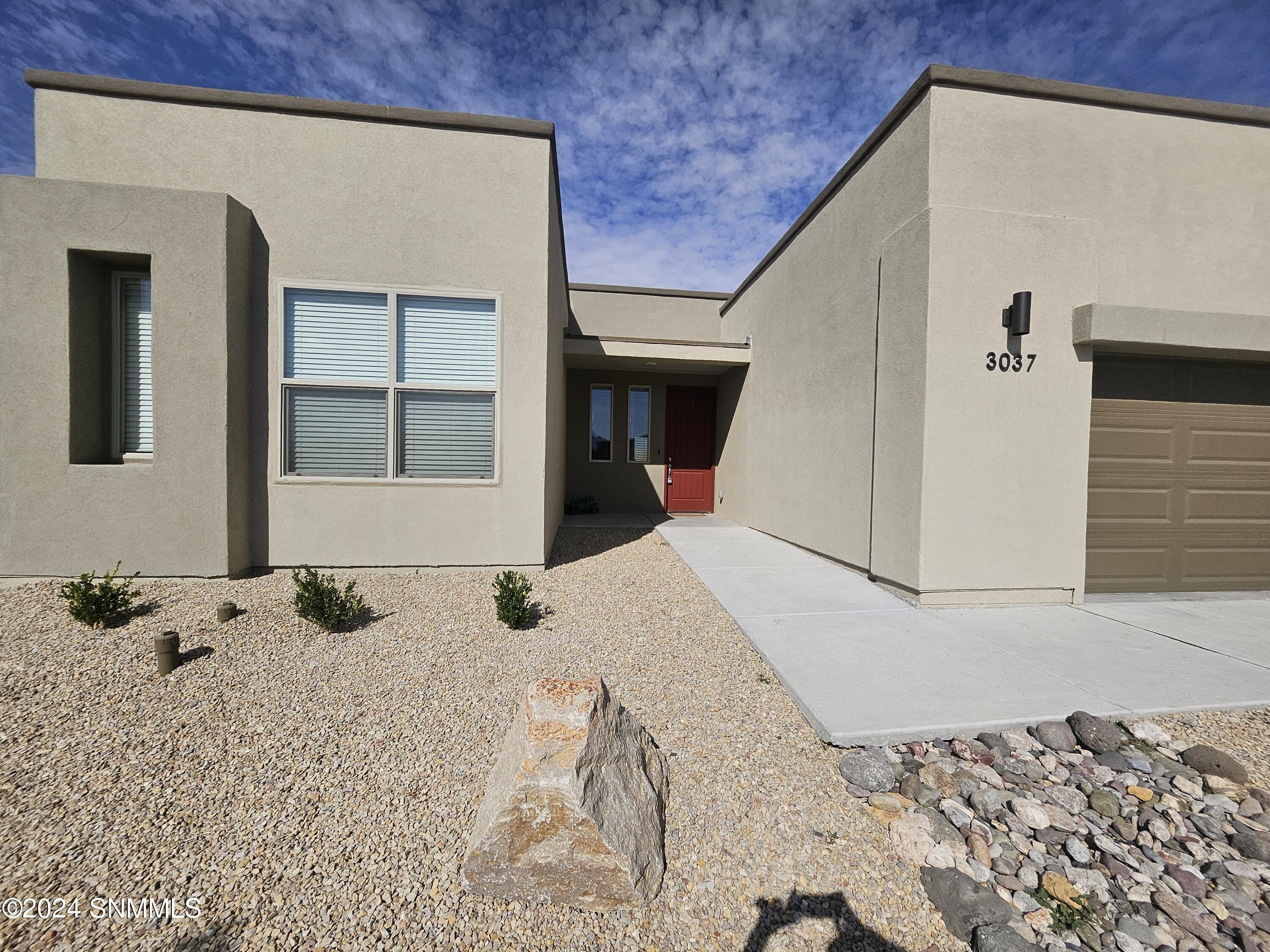 Las Cruces, New Mexico 88011, United States, 4 Bedrooms Bedrooms, ,3 BathroomsBathrooms,Residential,Pending,46525