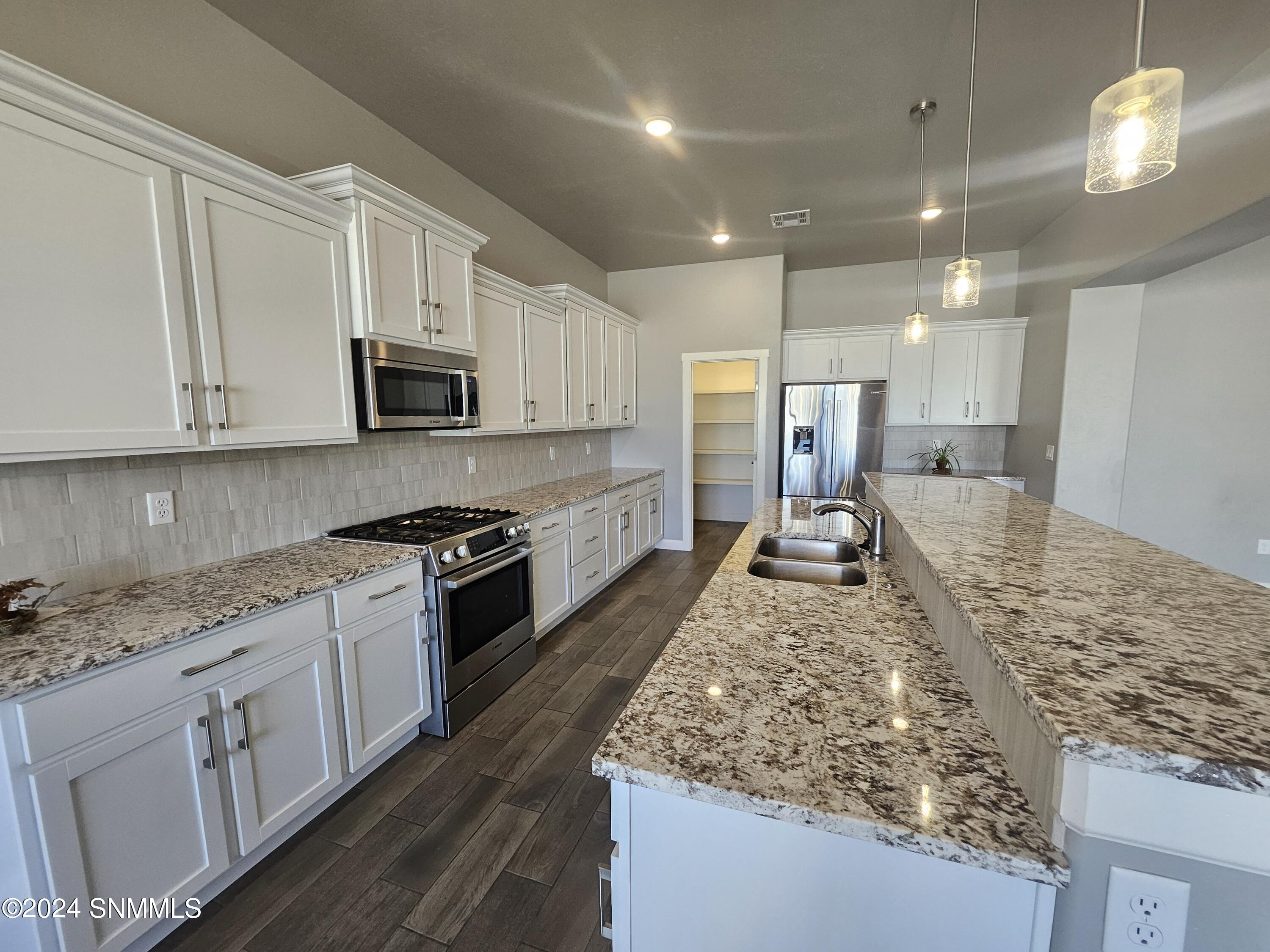 Las Cruces, New Mexico 88011, United States, 4 Bedrooms Bedrooms, ,3 BathroomsBathrooms,Residential,Pending,46525