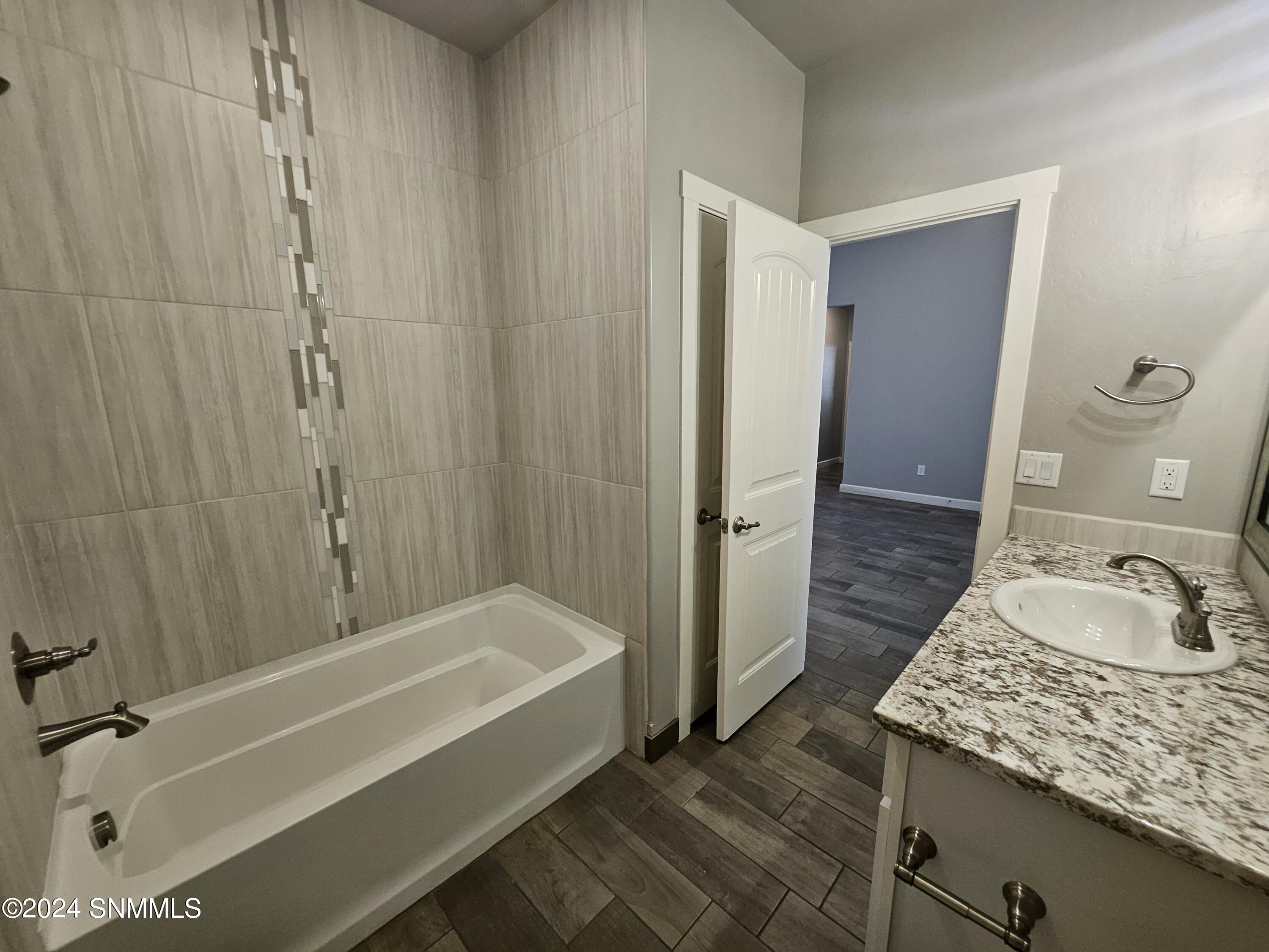 Las Cruces, New Mexico 88011, United States, 4 Bedrooms Bedrooms, ,3 BathroomsBathrooms,Residential,Pending,46525