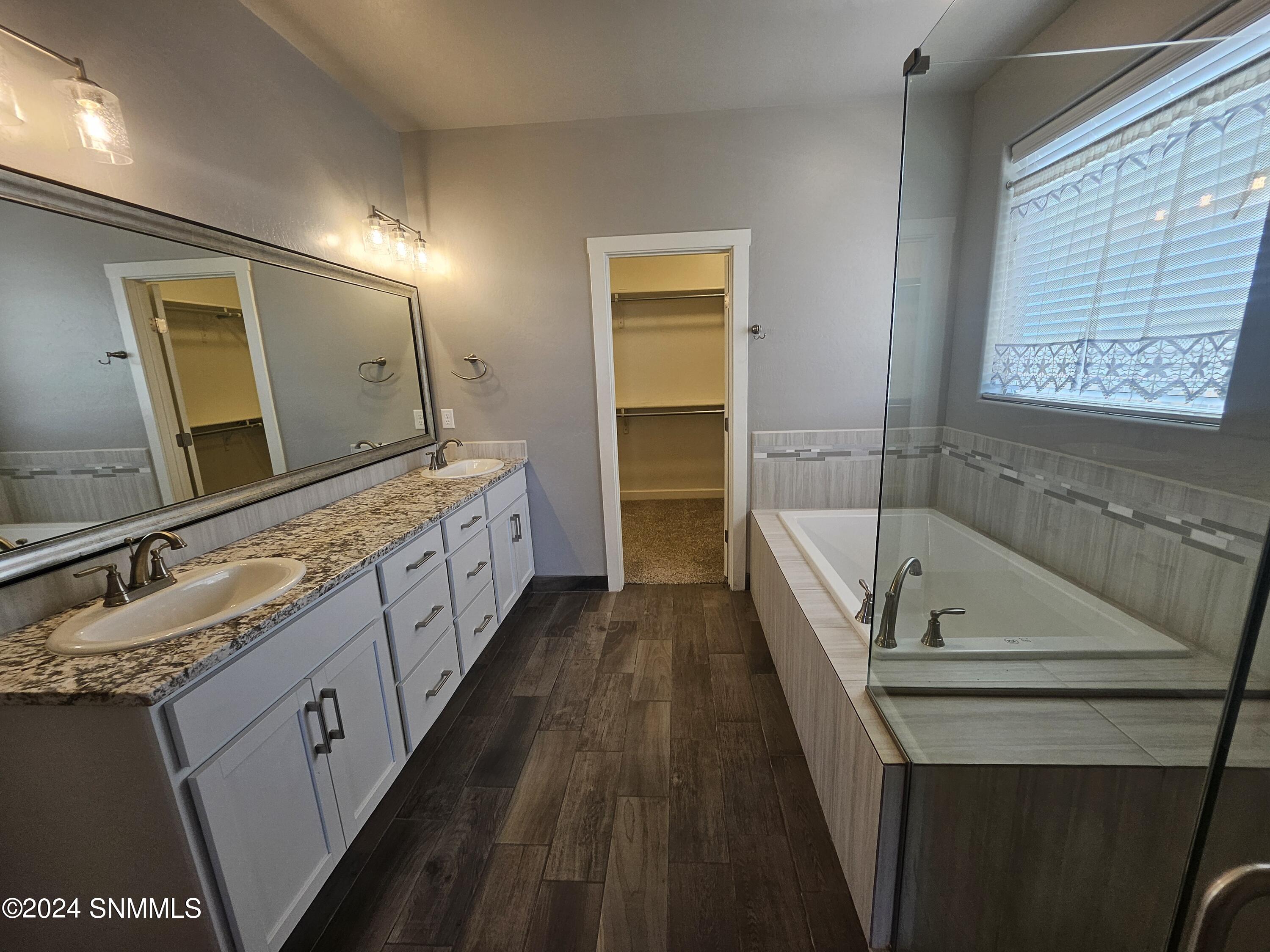 Las Cruces, New Mexico 88011, United States, 4 Bedrooms Bedrooms, ,3 BathroomsBathrooms,Residential,Pending,46525