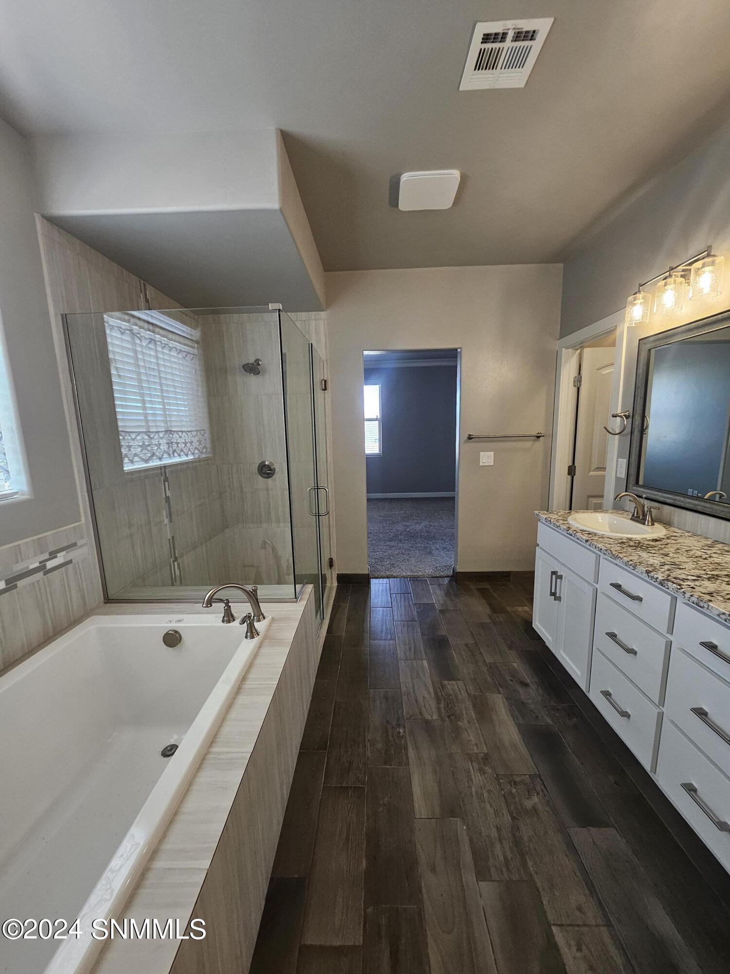 Las Cruces, New Mexico 88011, United States, 4 Bedrooms Bedrooms, ,3 BathroomsBathrooms,Residential,Pending,46525