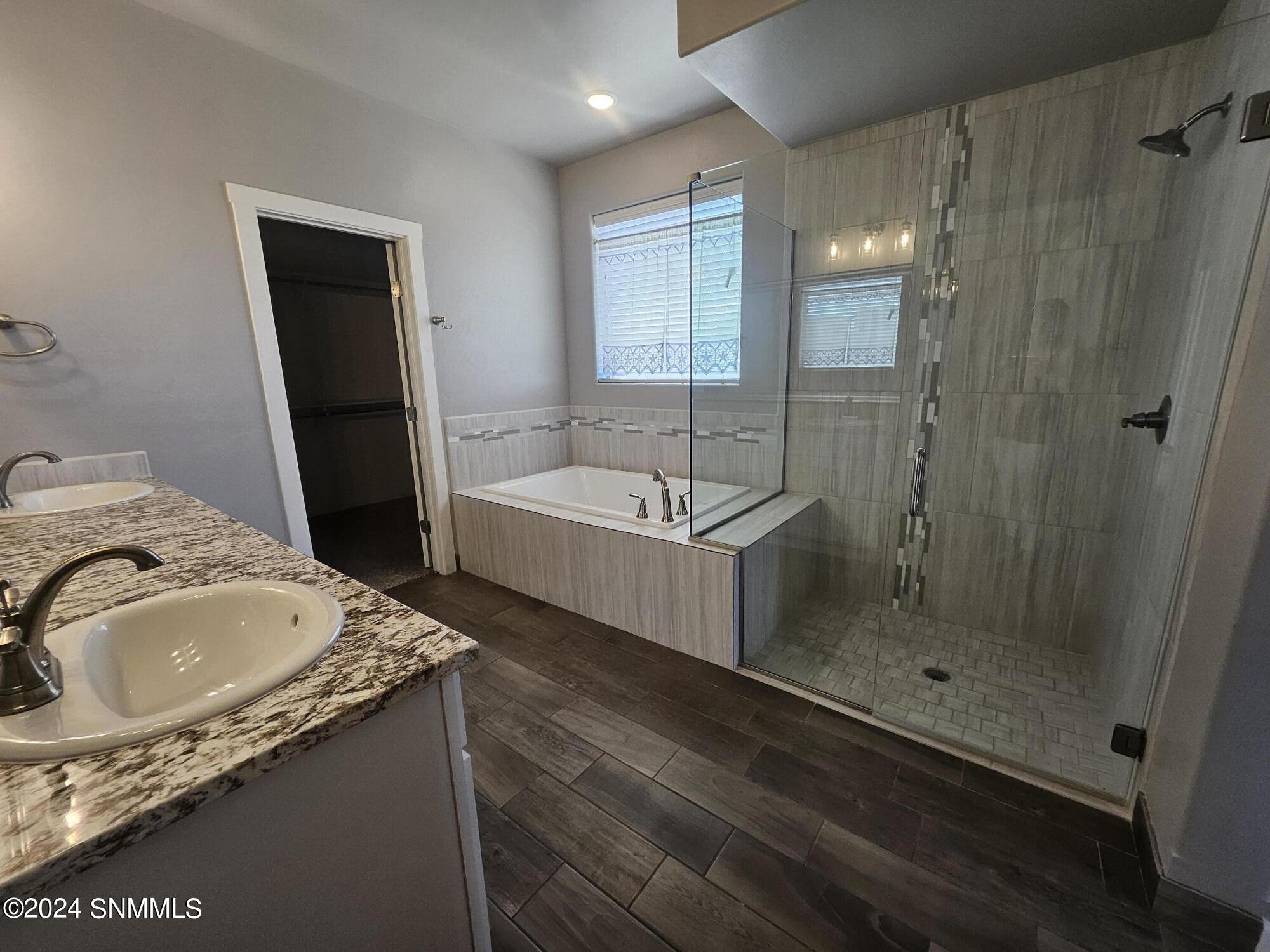 Las Cruces, New Mexico 88011, United States, 4 Bedrooms Bedrooms, ,3 BathroomsBathrooms,Residential,Pending,46525