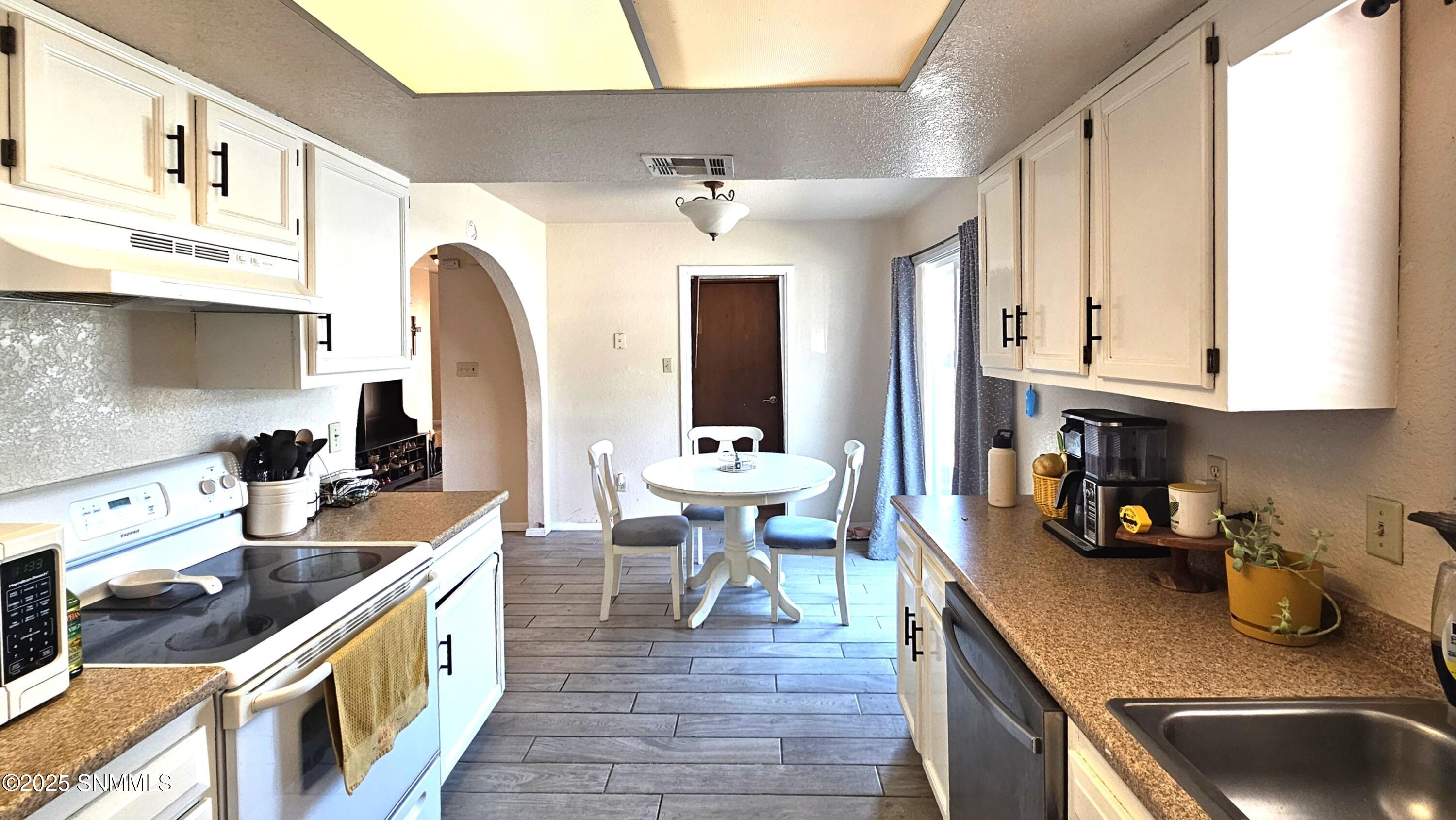 Las Cruces, New Mexico 88005, United States, 3 Bedrooms Bedrooms, ,2 BathroomsBathrooms,Residential,Active,152581