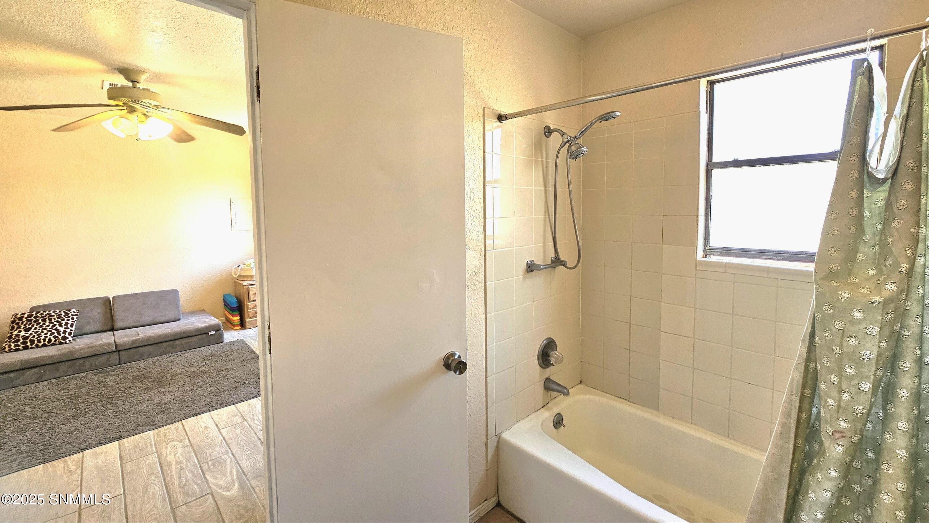 Las Cruces, New Mexico 88005, United States, 3 Bedrooms Bedrooms, ,2 BathroomsBathrooms,Residential,Active,152581