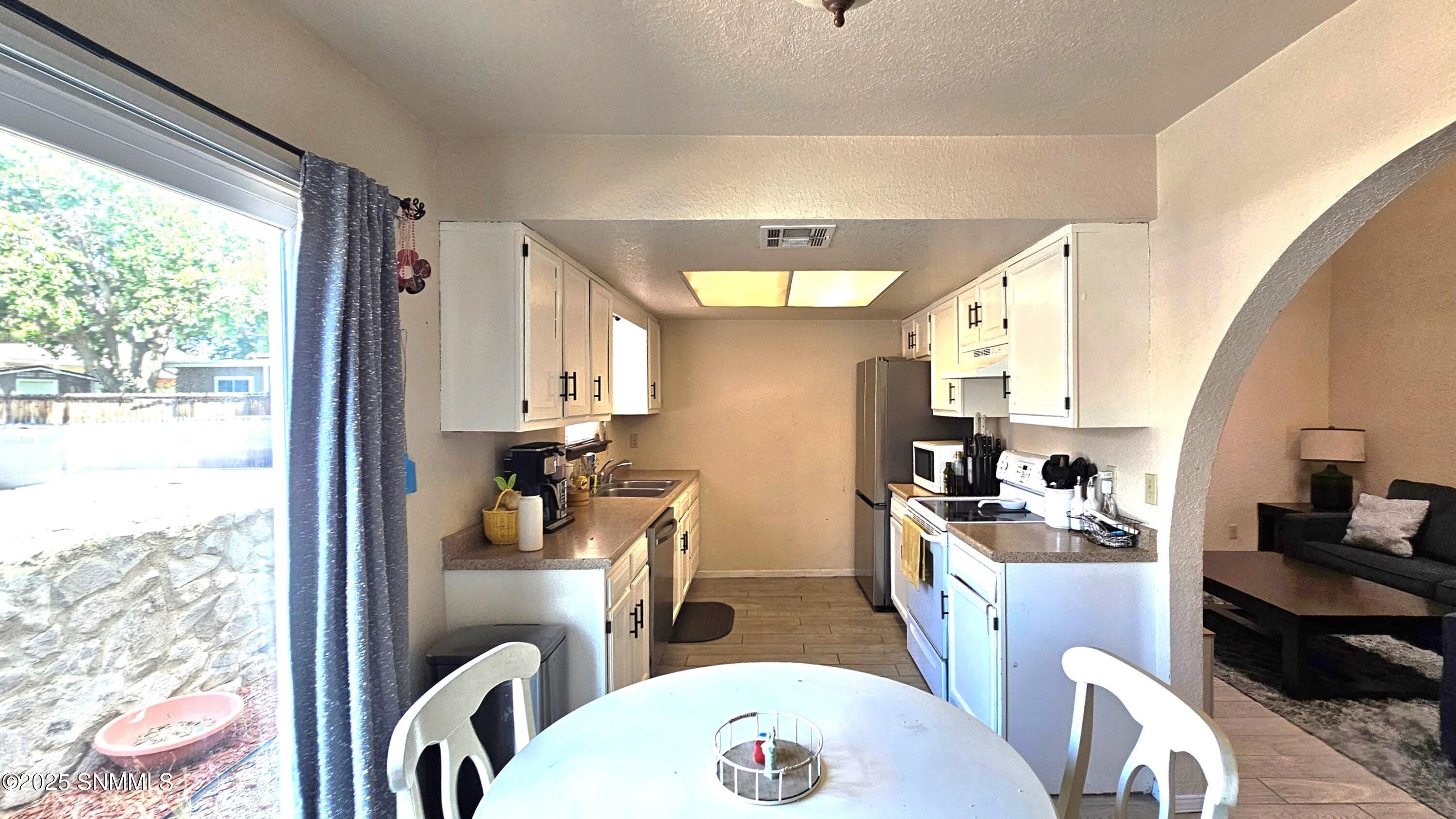 Las Cruces, New Mexico 88005, United States, 3 Bedrooms Bedrooms, ,2 BathroomsBathrooms,Residential,Active,152581