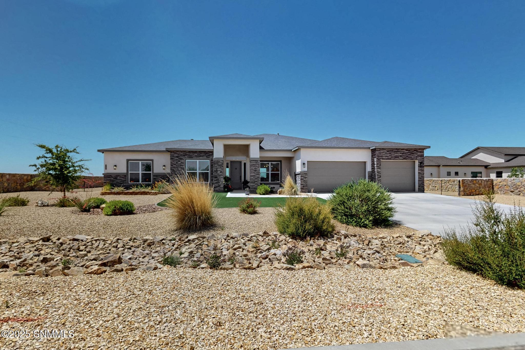 3292 Colina Court, Las Cruces, New York image 1