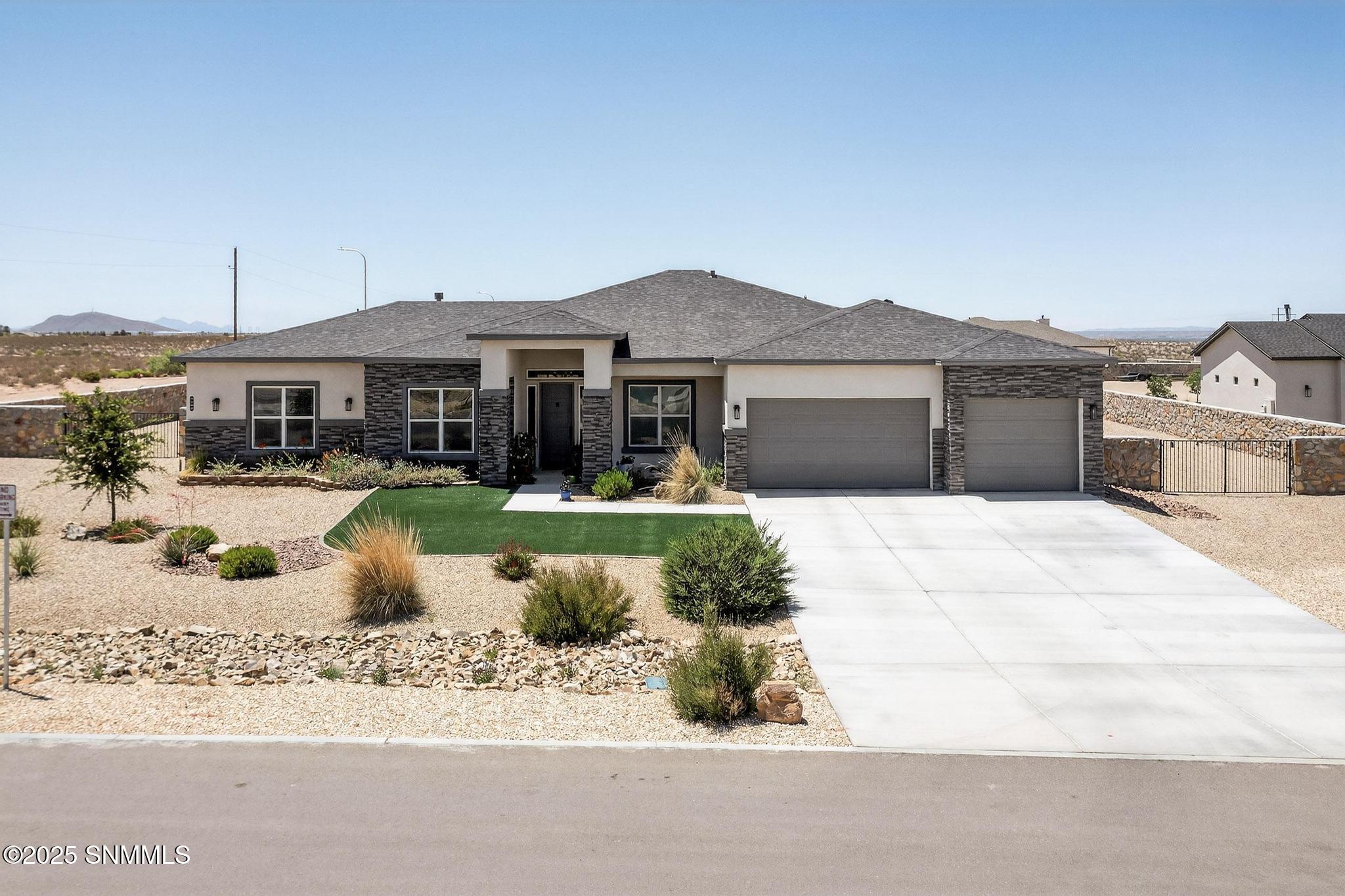 3292 Colina Court, Las Cruces, New York image 2