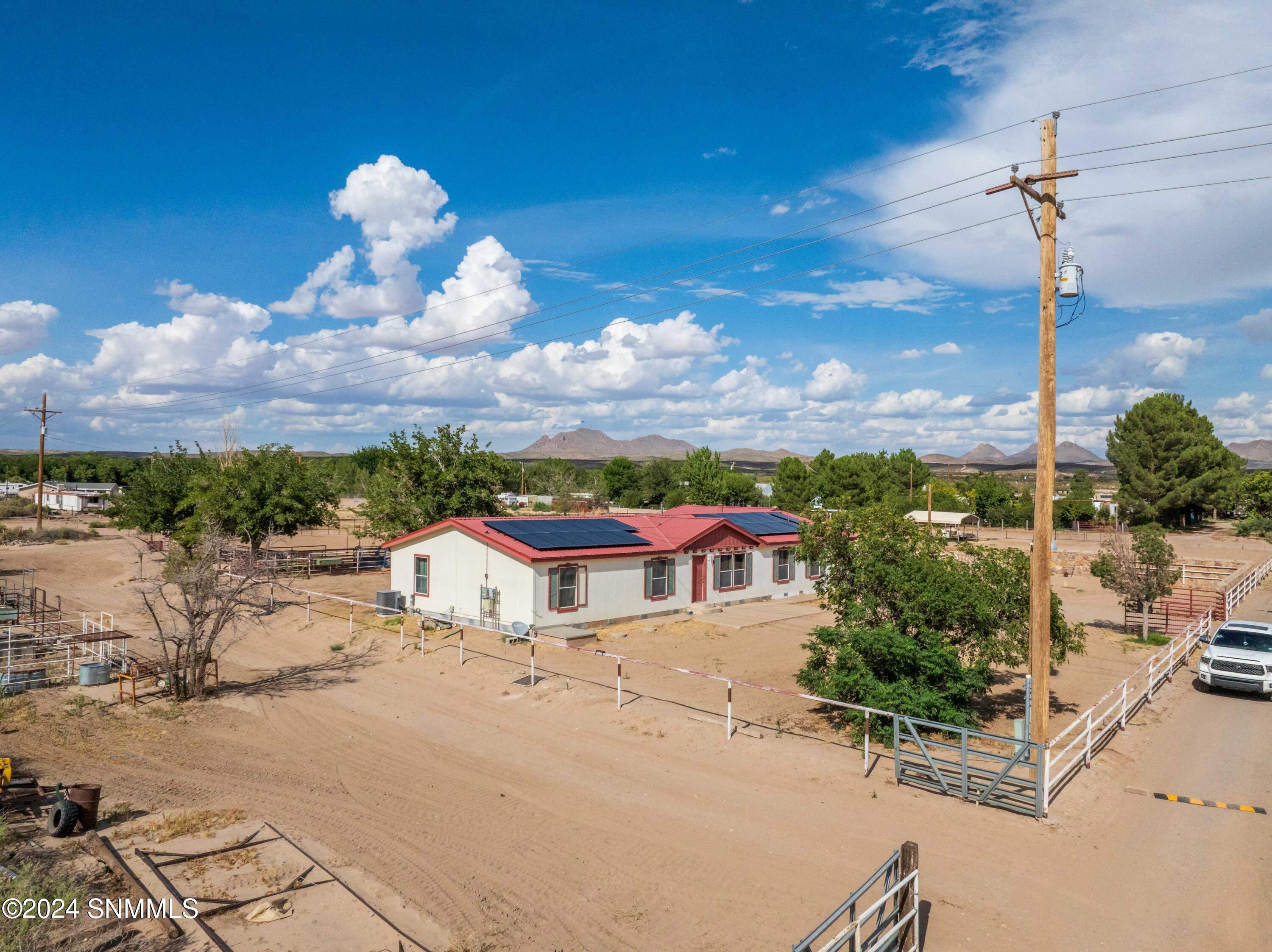 370 Baca Road, Radium Springs, New Mexico image 3