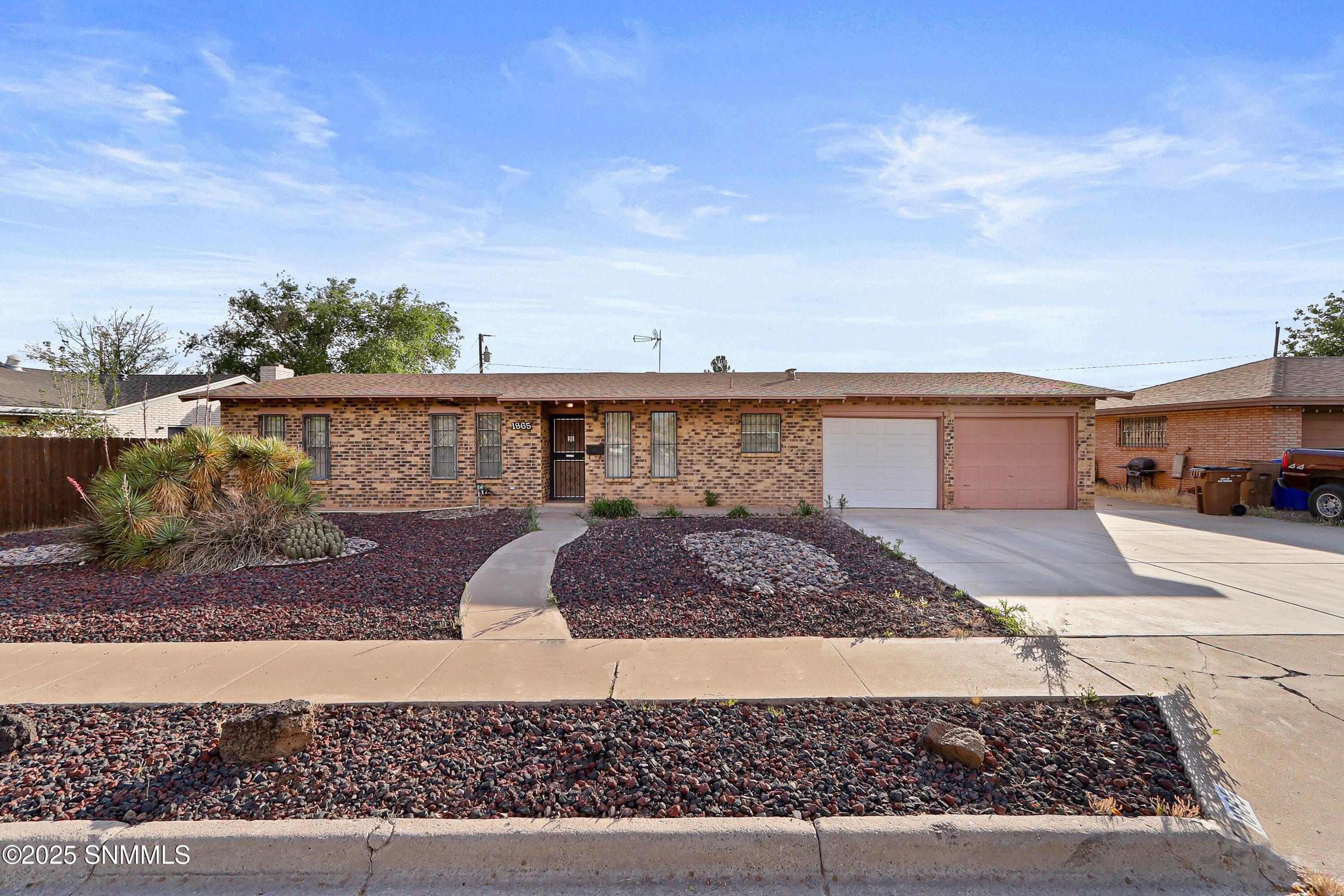 1865 Carlyle Drive, Las Cruces, New York image 1