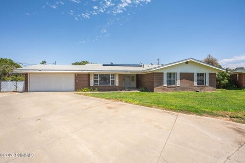 Homes For Sale - 2220 Carlyle Place<br/> Las Cruces, NM 88005