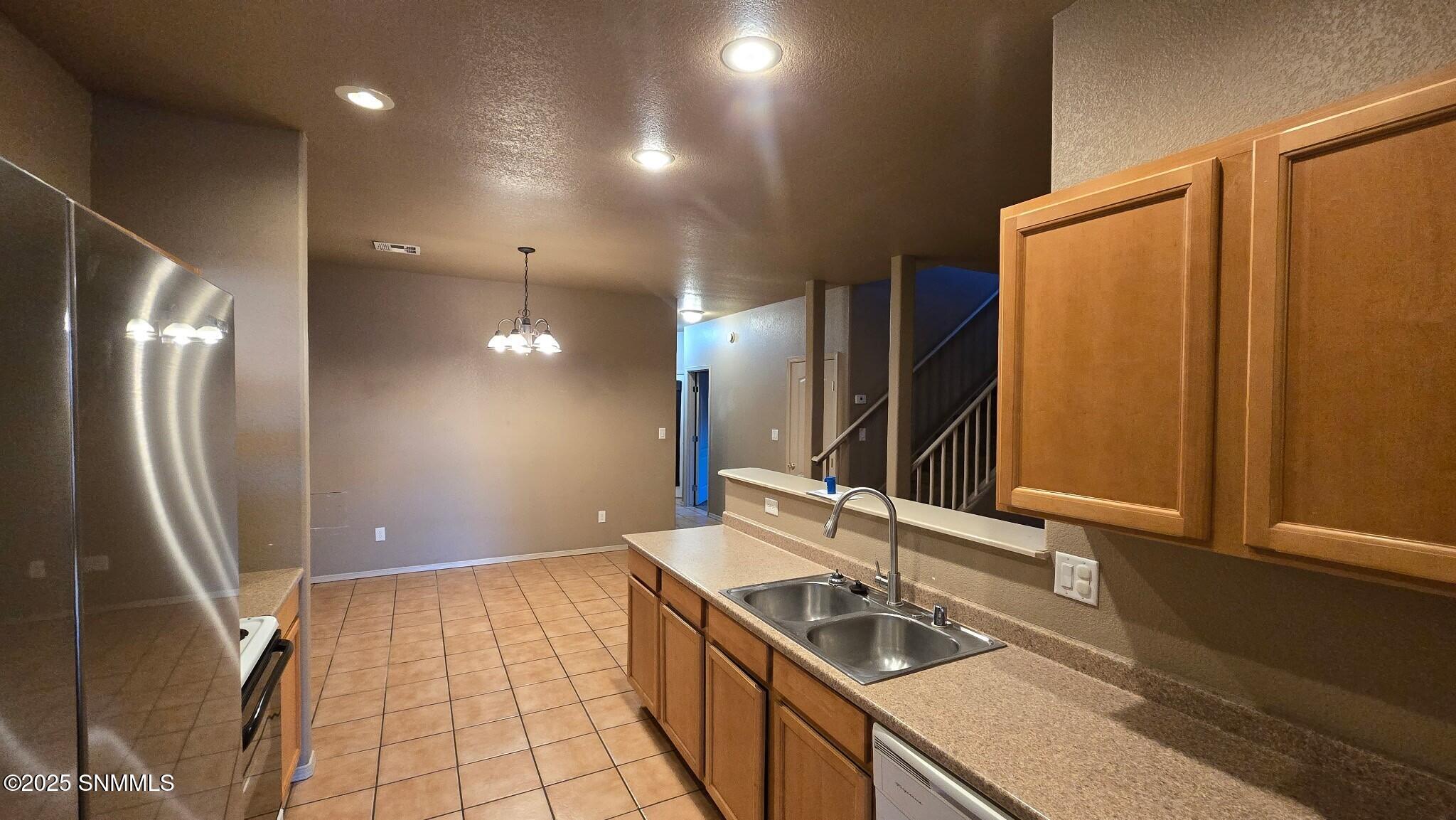 Las Cruces, New Mexico 88012, United States, 3 Bedrooms Bedrooms, ,2 BathroomsBathrooms,Residential,Active,91144