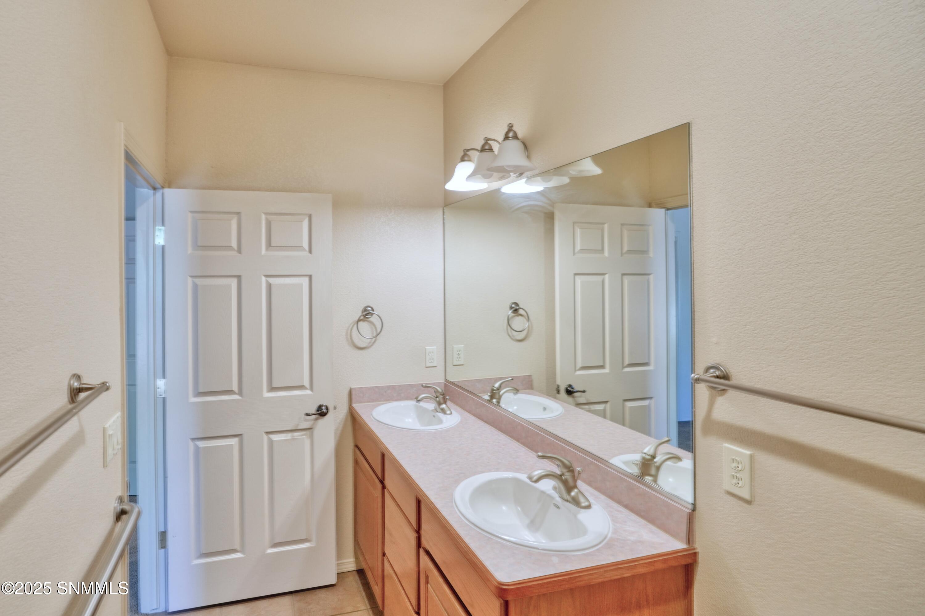 2052 Cotton Avenue, Las Cruces, New York image 39