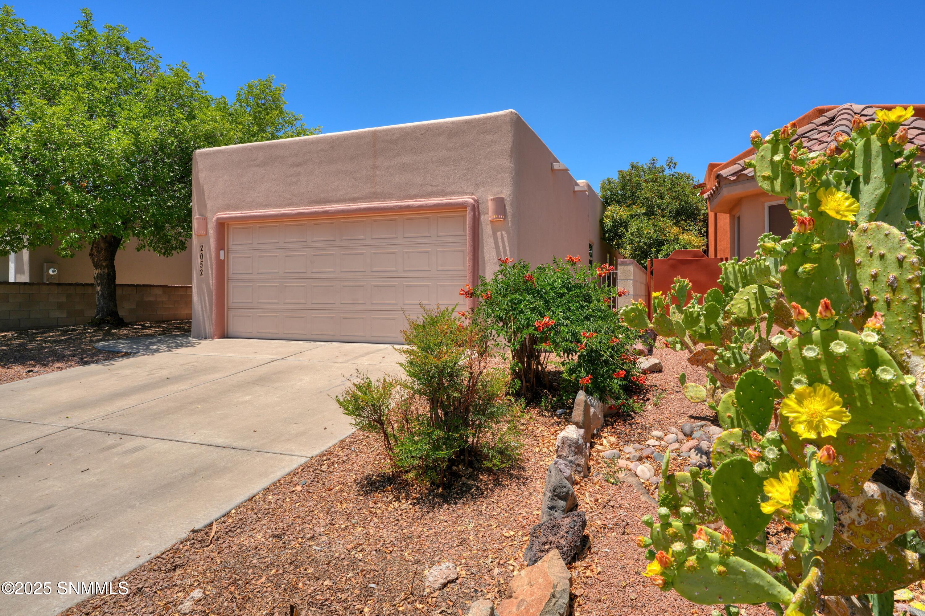 2052 Cotton Avenue, Las Cruces, New York image 2