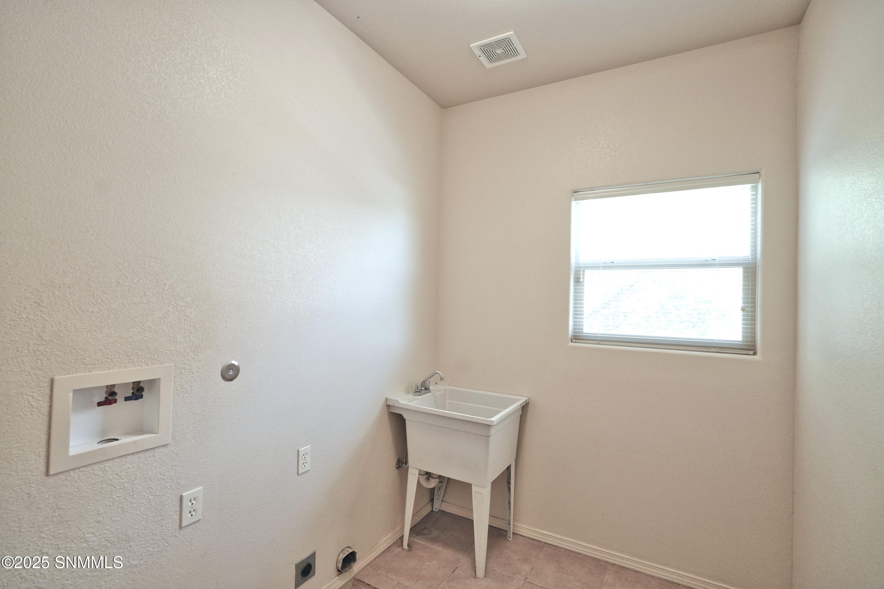 2052 Cotton Avenue, Las Cruces, New York image 33