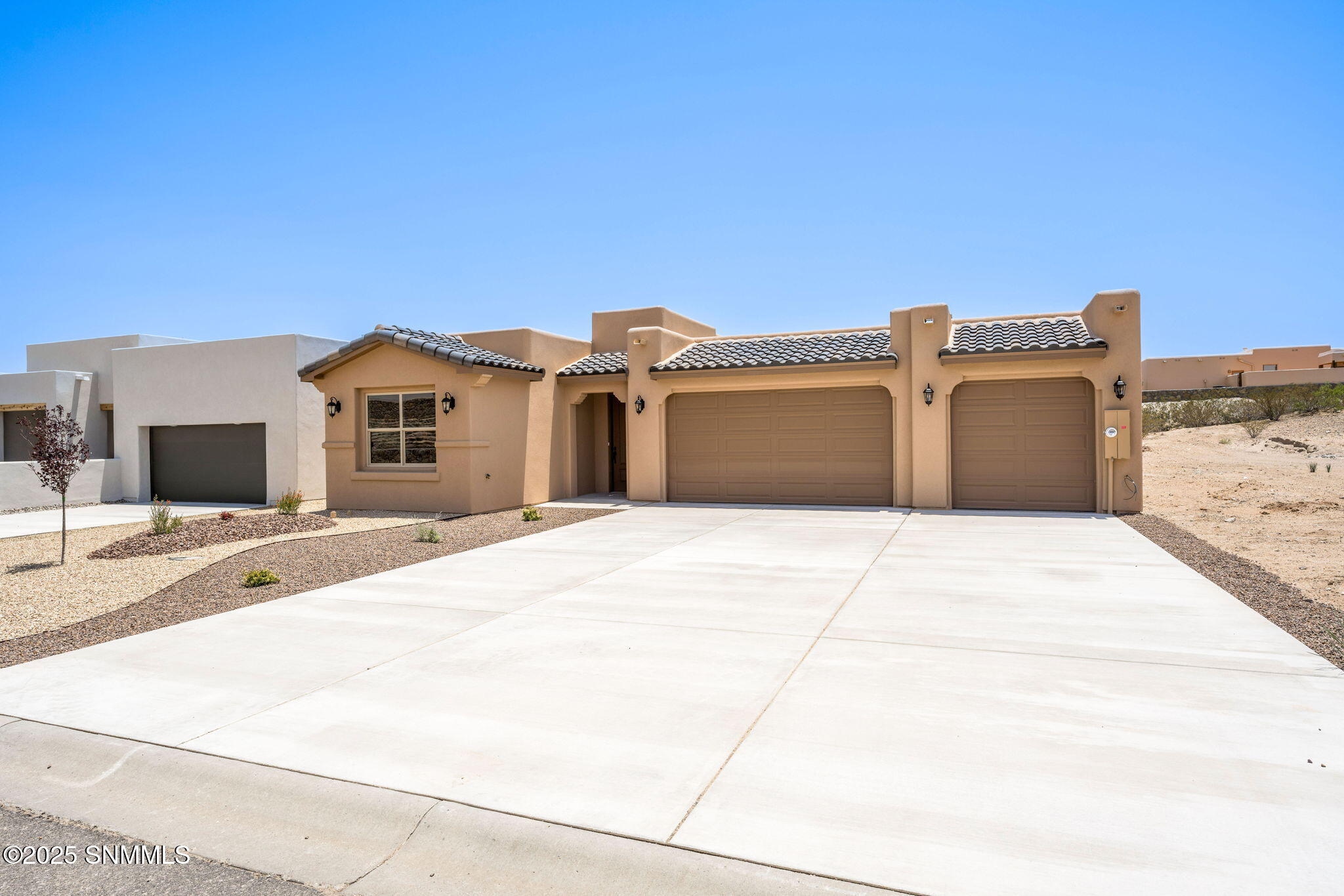 8249 Pissarro Drive, Las Cruces, New York image 2