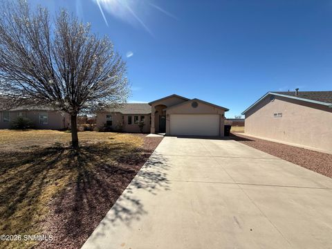 Homes For Sale - 2324 Sierra Vista Court<br/> Otero County, Alamogordo, NM 88310