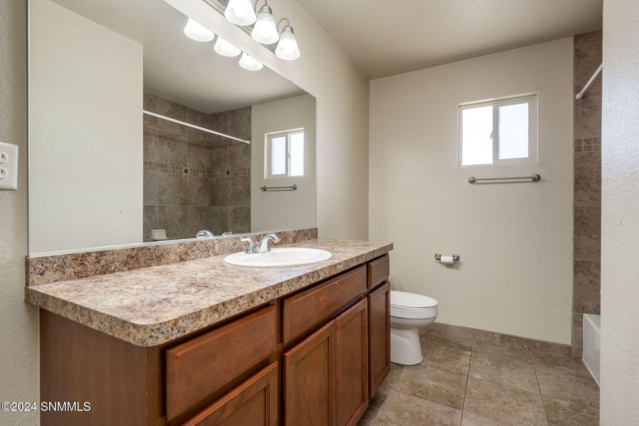 Las Cruces, New Mexico 88005, United States, 3 Bedrooms Bedrooms, ,2 BathroomsBathrooms,Residential,Pending,47621