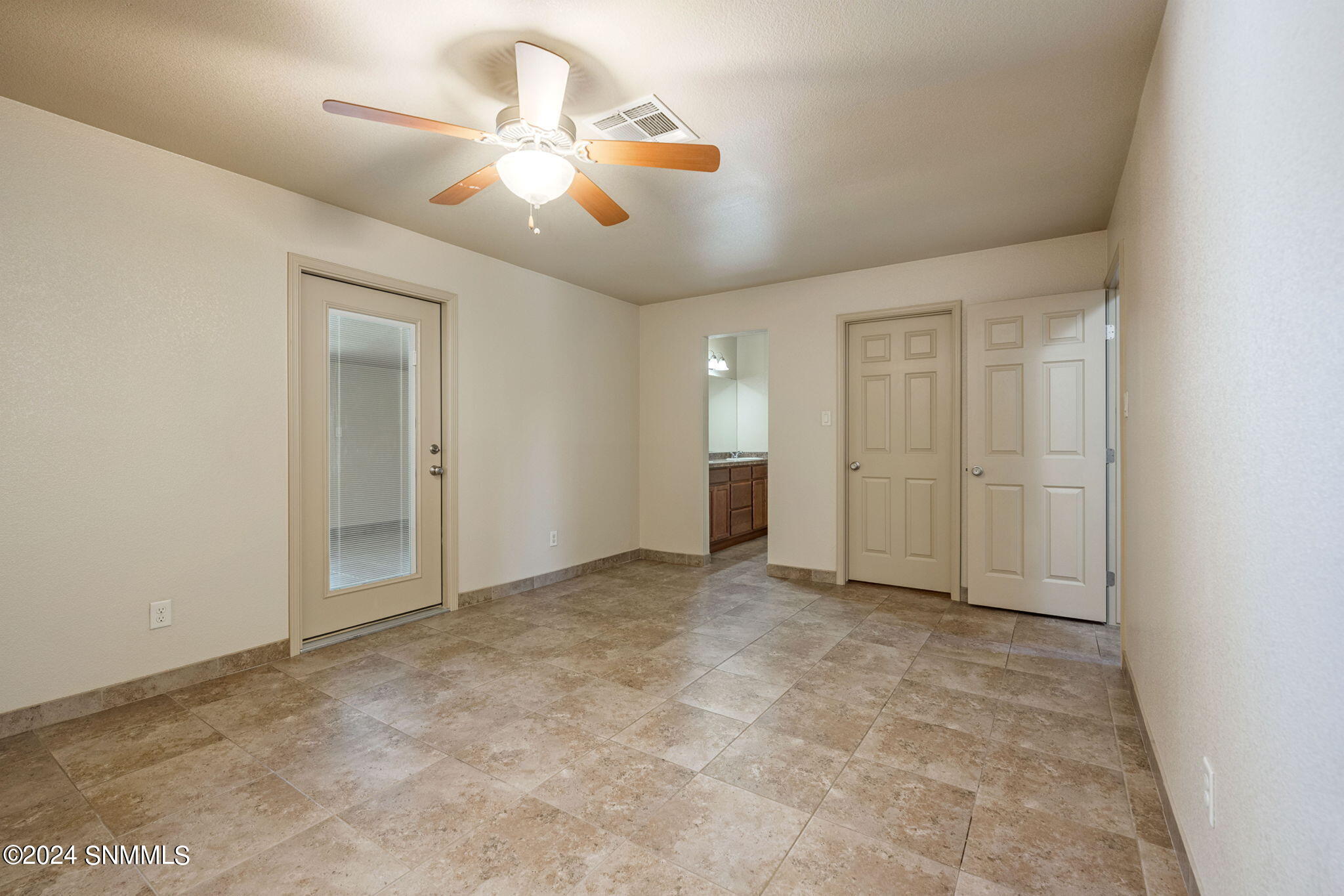 Las Cruces, New Mexico 88005, United States, 3 Bedrooms Bedrooms, ,2 BathroomsBathrooms,Residential,Pending,47621