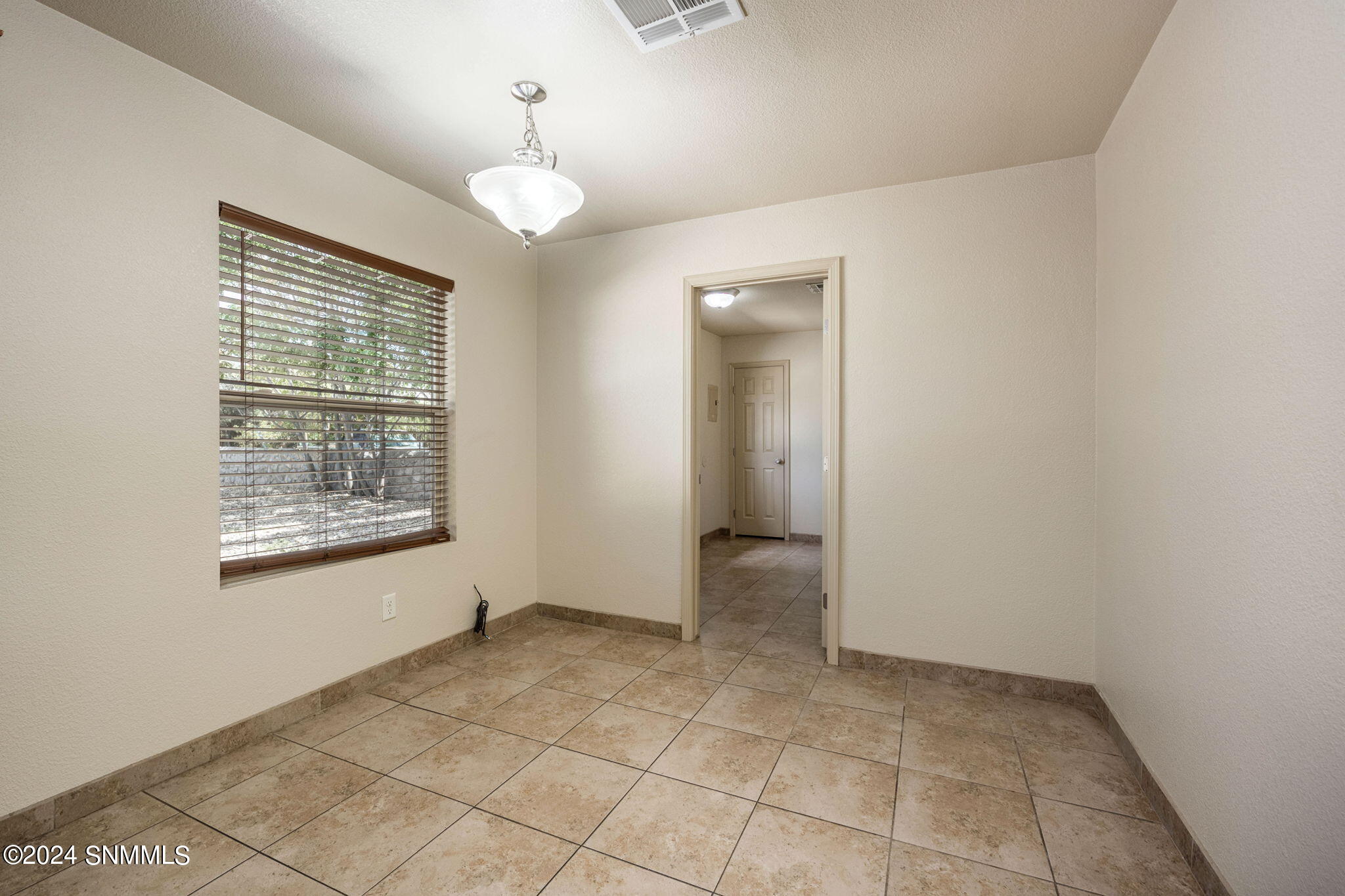 Las Cruces, New Mexico 88005, United States, 3 Bedrooms Bedrooms, ,2 BathroomsBathrooms,Residential,Pending,47621