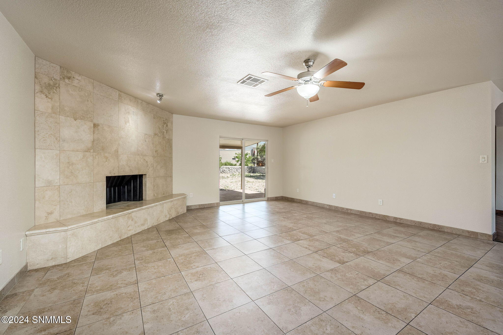 Las Cruces, New Mexico 88005, United States, 3 Bedrooms Bedrooms, ,2 BathroomsBathrooms,Residential,Pending,47621