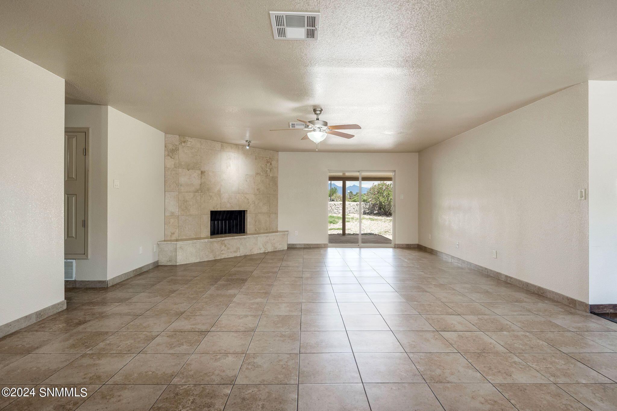 Las Cruces, New Mexico 88005, United States, 3 Bedrooms Bedrooms, ,2 BathroomsBathrooms,Residential,Pending,47621