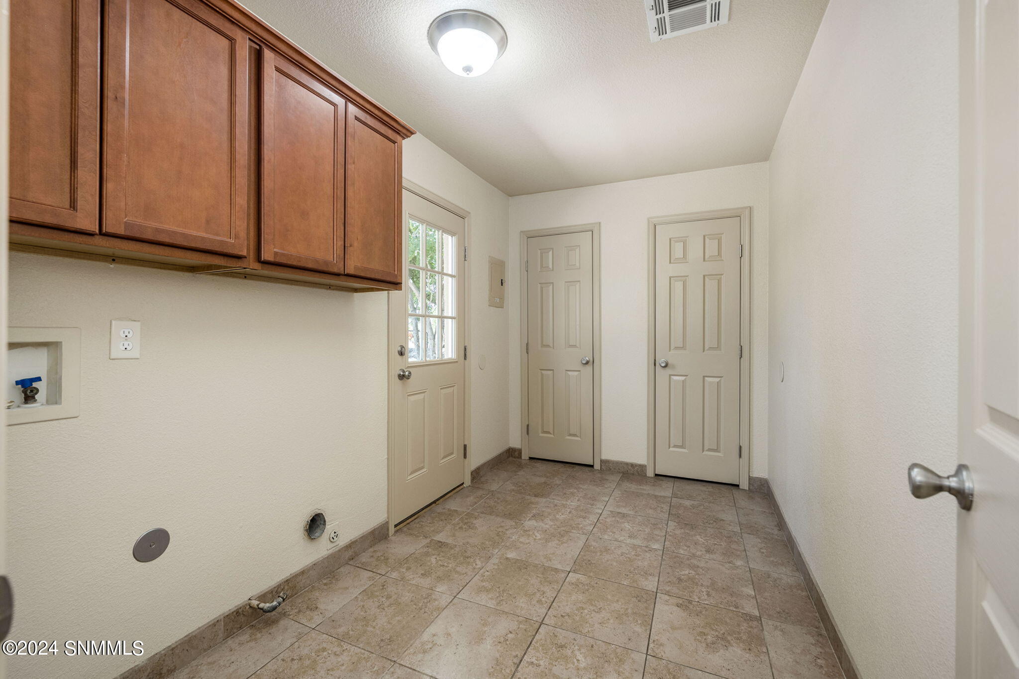 Las Cruces, New Mexico 88005, United States, 3 Bedrooms Bedrooms, ,2 BathroomsBathrooms,Residential,Pending,47621