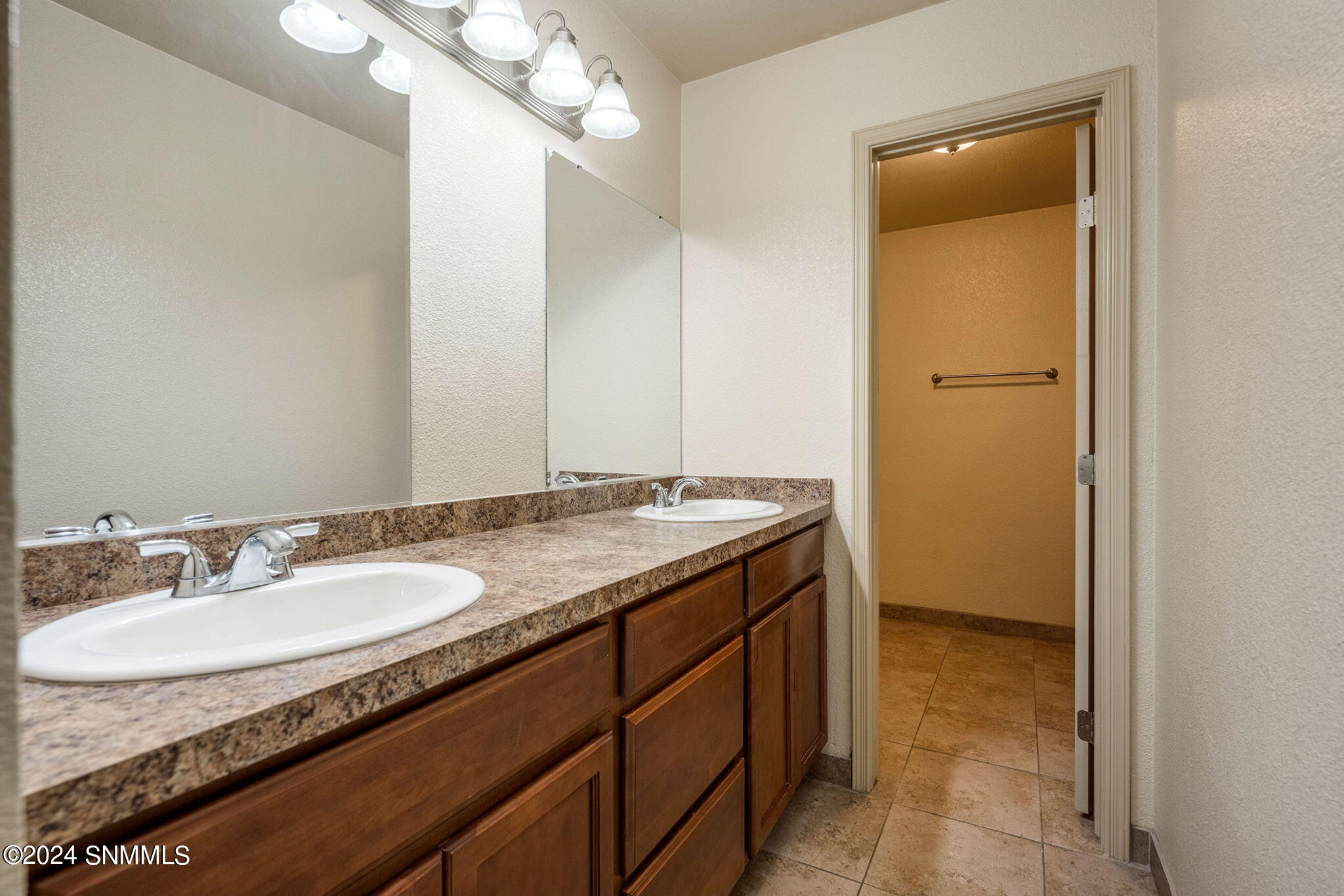 Las Cruces, New Mexico 88005, United States, 3 Bedrooms Bedrooms, ,2 BathroomsBathrooms,Residential,Pending,47621