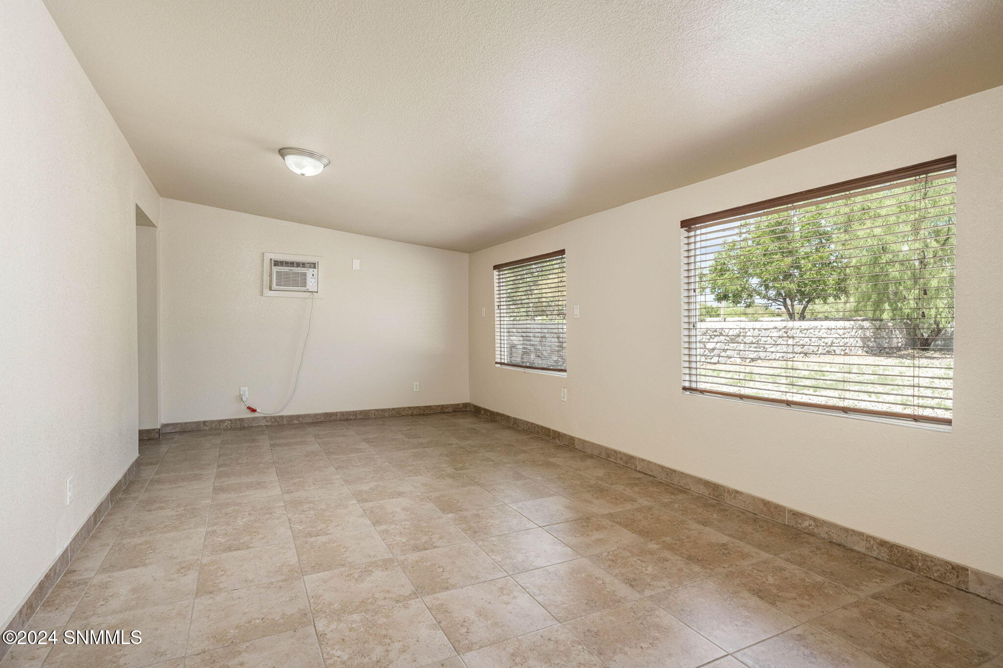 Las Cruces, New Mexico 88005, United States, 3 Bedrooms Bedrooms, ,2 BathroomsBathrooms,Residential,Pending,47621