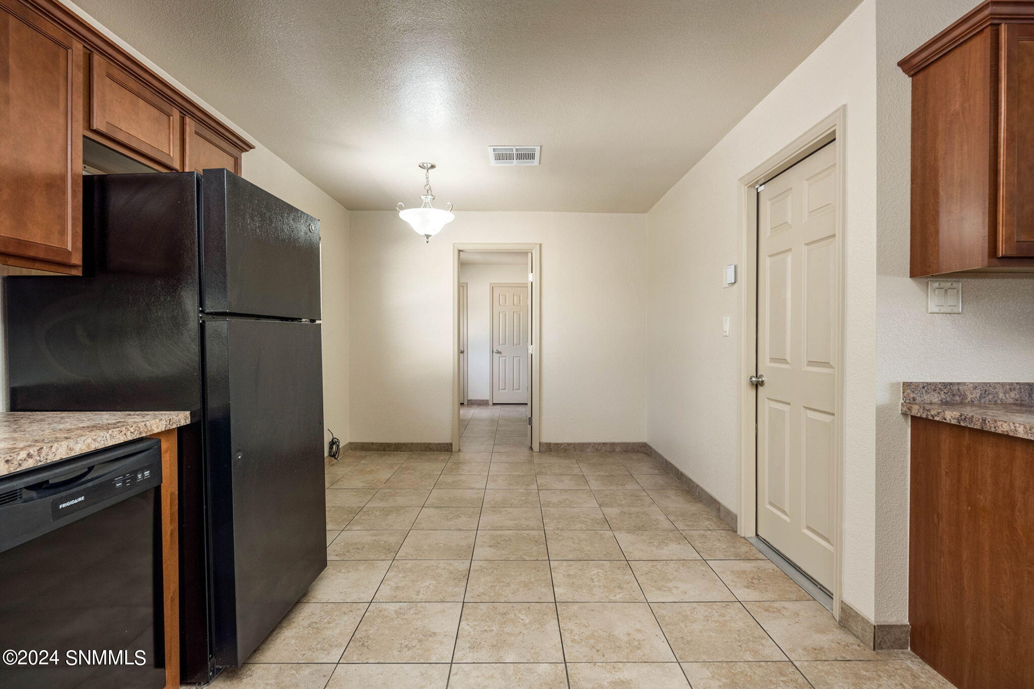 Las Cruces, New Mexico 88005, United States, 3 Bedrooms Bedrooms, ,2 BathroomsBathrooms,Residential,Pending,47621