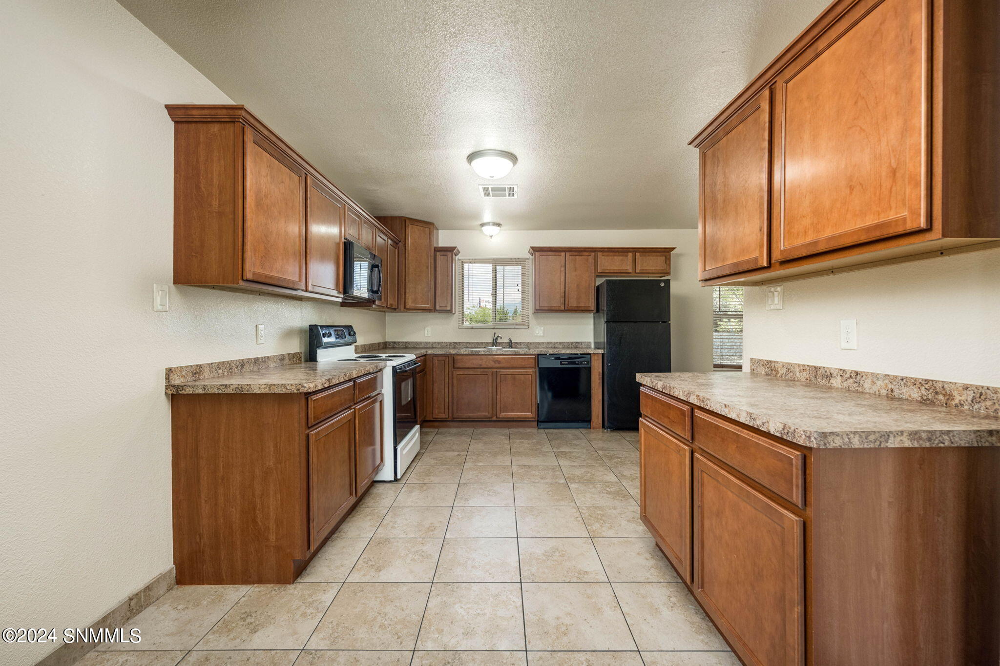 Las Cruces, New Mexico 88005, United States, 3 Bedrooms Bedrooms, ,2 BathroomsBathrooms,Residential,Pending,47621