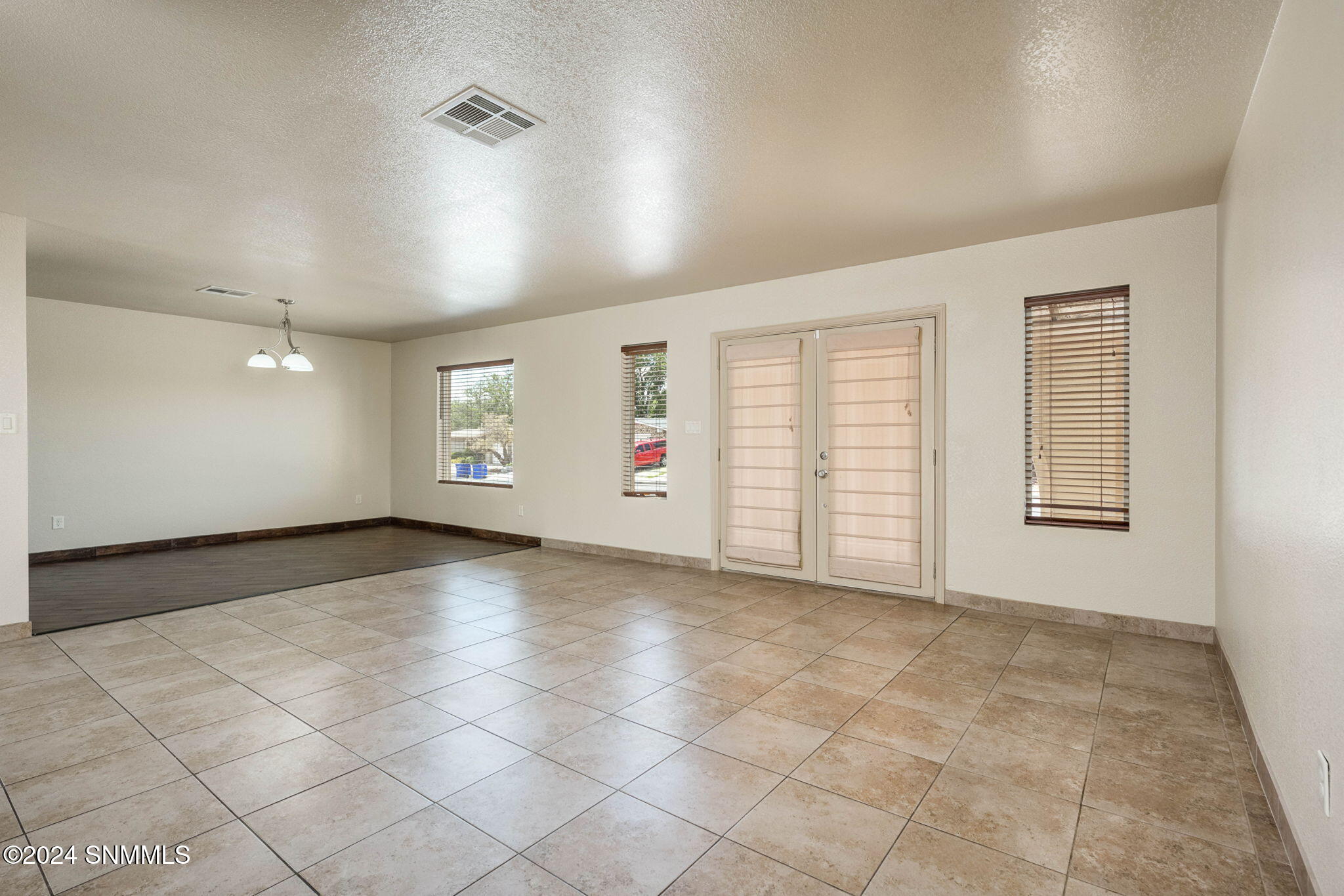 Las Cruces, New Mexico 88005, United States, 3 Bedrooms Bedrooms, ,2 BathroomsBathrooms,Residential,Pending,47621