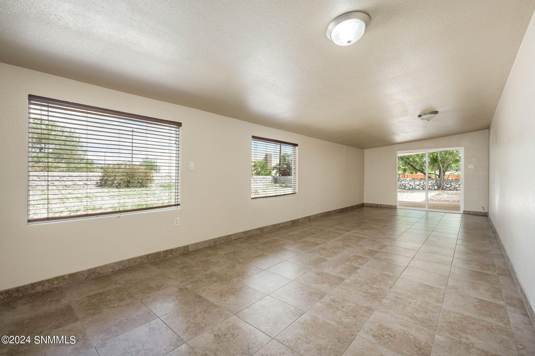 Las Cruces, New Mexico 88005, United States, 3 Bedrooms Bedrooms, ,2 BathroomsBathrooms,Residential,Pending,47621