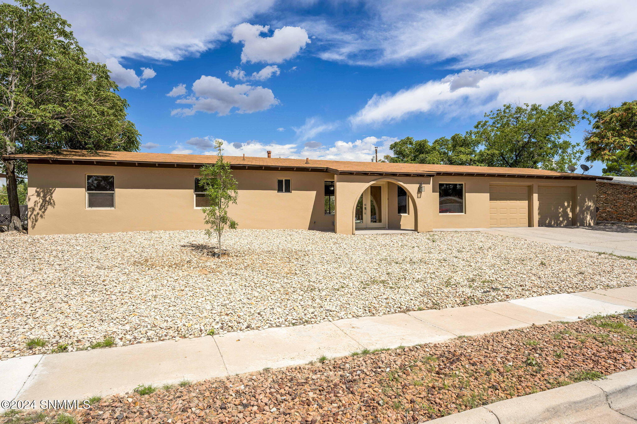 Las Cruces, New Mexico 88005, United States, 3 Bedrooms Bedrooms, ,2 BathroomsBathrooms,Residential,Pending,47621