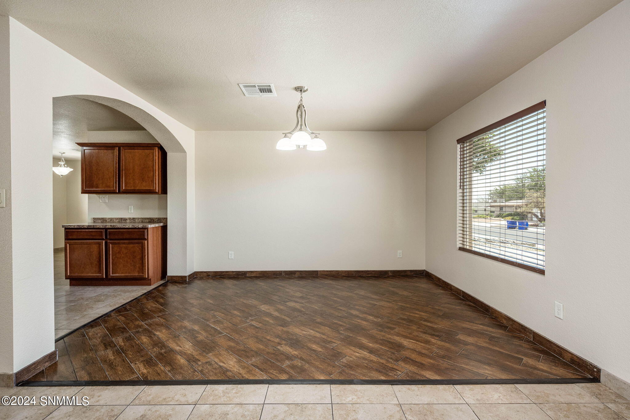 Las Cruces, New Mexico 88005, United States, 3 Bedrooms Bedrooms, ,2 BathroomsBathrooms,Residential,Pending,47621