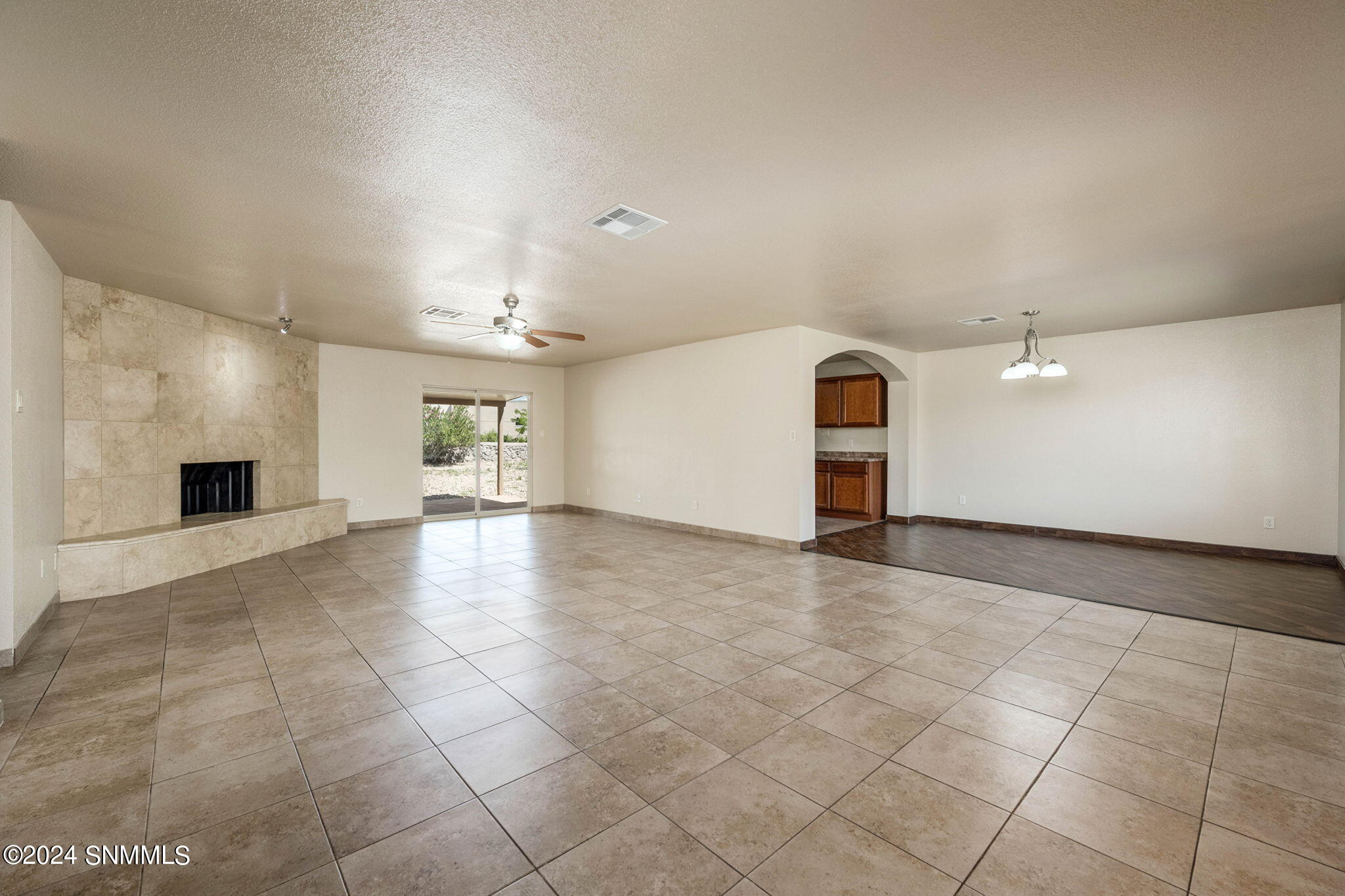 Las Cruces, New Mexico 88005, United States, 3 Bedrooms Bedrooms, ,2 BathroomsBathrooms,Residential,Pending,47621