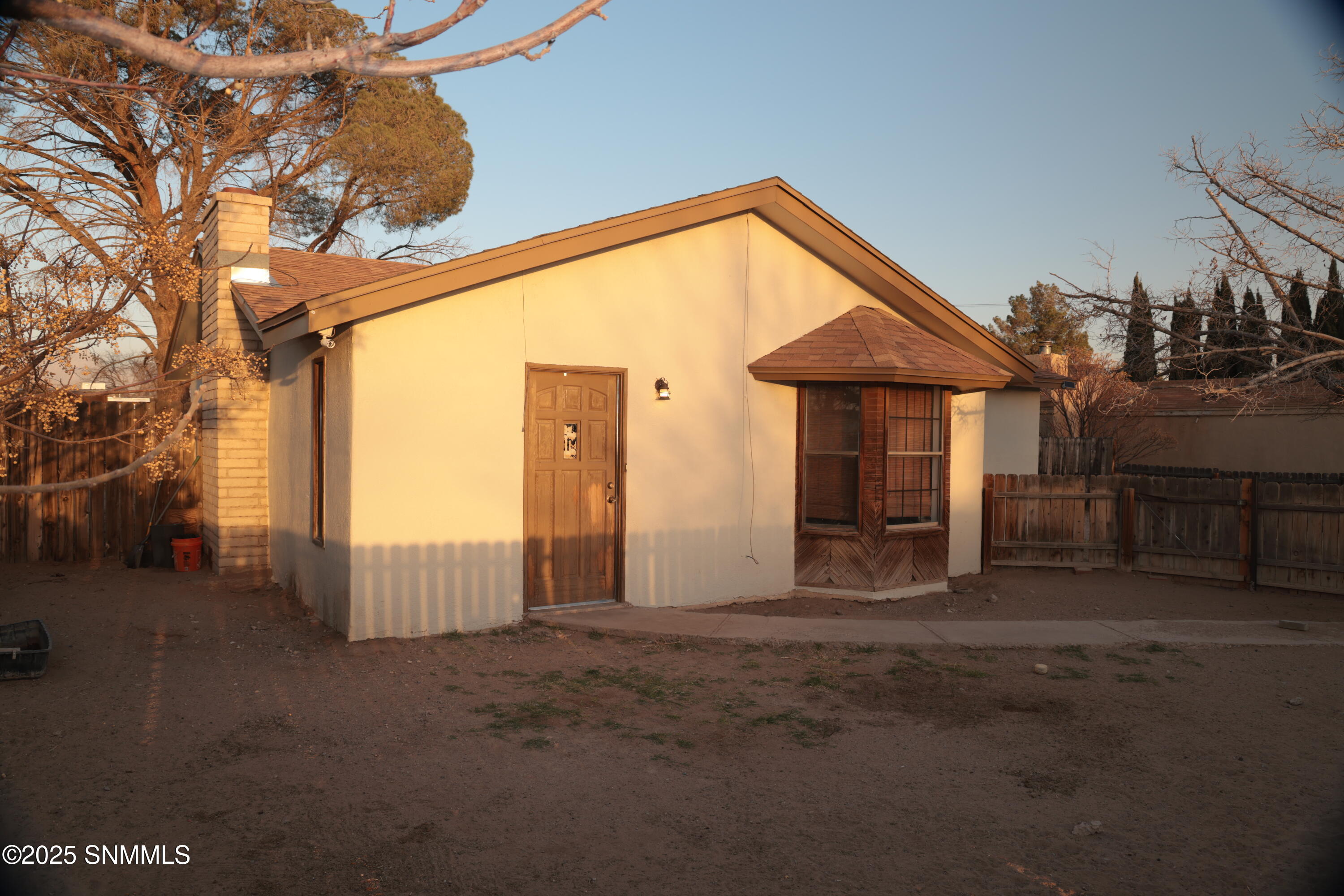 MLS: 2500606