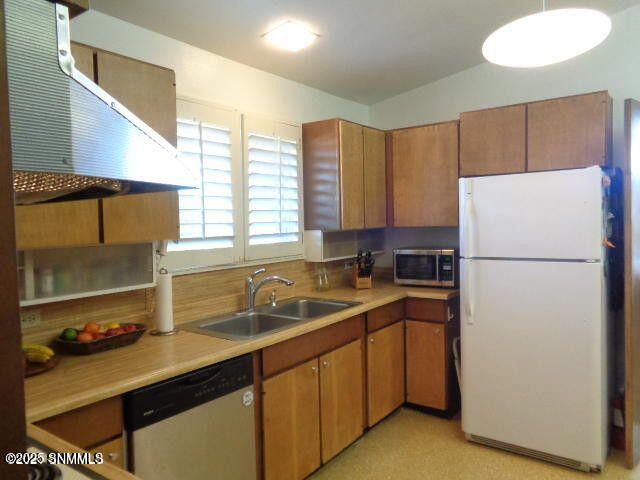 Las Cruces, New Mexico 88005, United States, 4 Bedrooms Bedrooms, ,4 BathroomsBathrooms,Residential,Active,216744