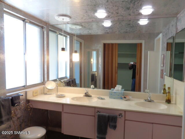 Las Cruces, New Mexico 88005, United States, 4 Bedrooms Bedrooms, ,4 BathroomsBathrooms,Residential,Active,216744