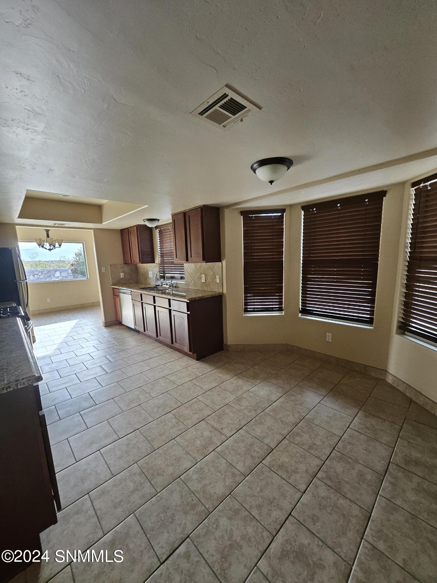 Las Cruces, New Mexico 88011, United States, 3 Bedrooms Bedrooms, ,2 BathroomsBathrooms,Residential,Active,56050