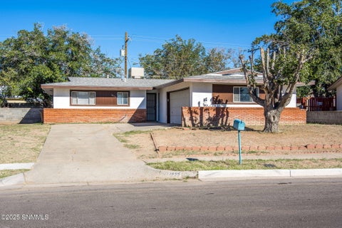 Homes For Sale - 1955 Martha Drive<br/> Las Cruces, NM 88001