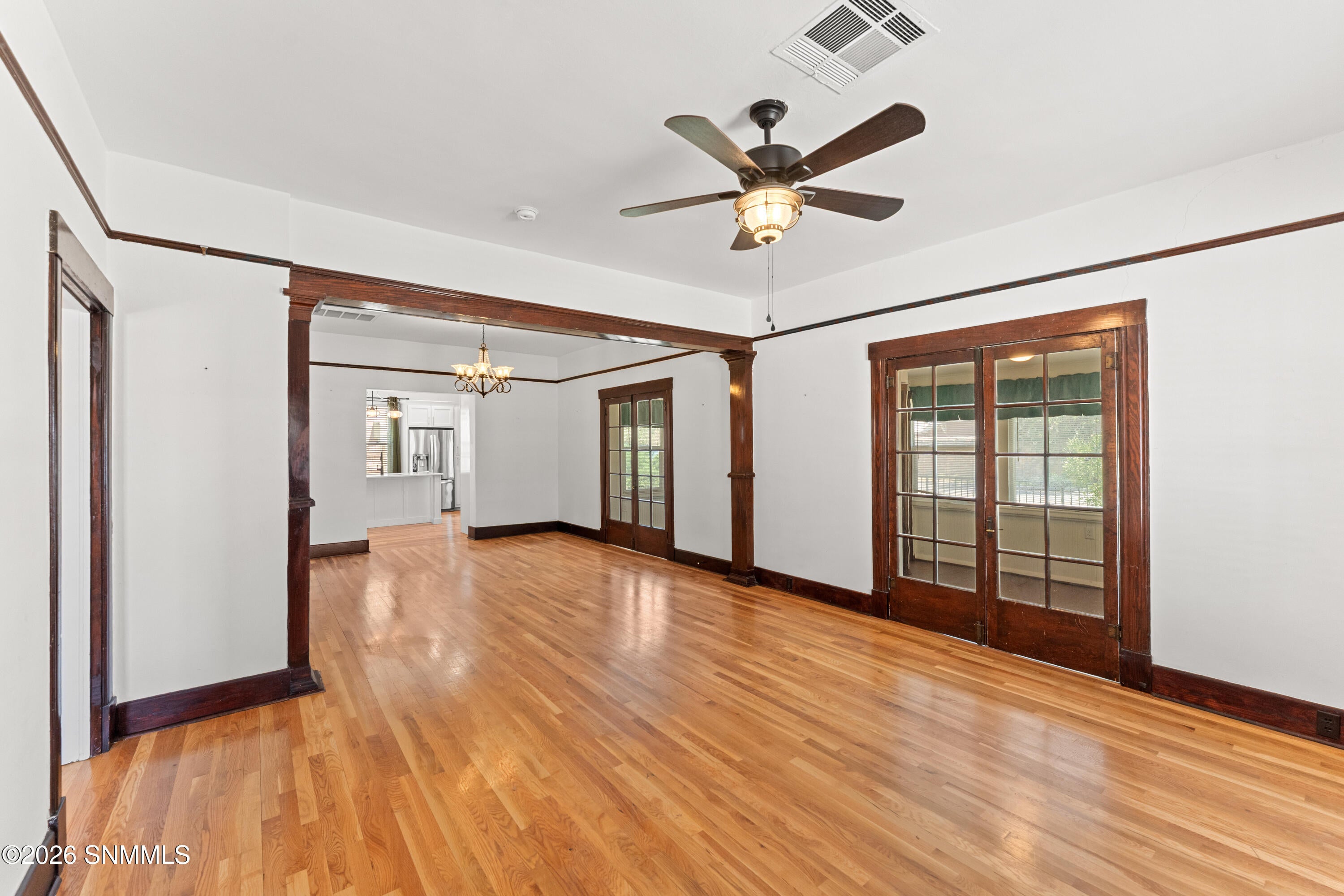 712 W Court Avenue - Photo 4